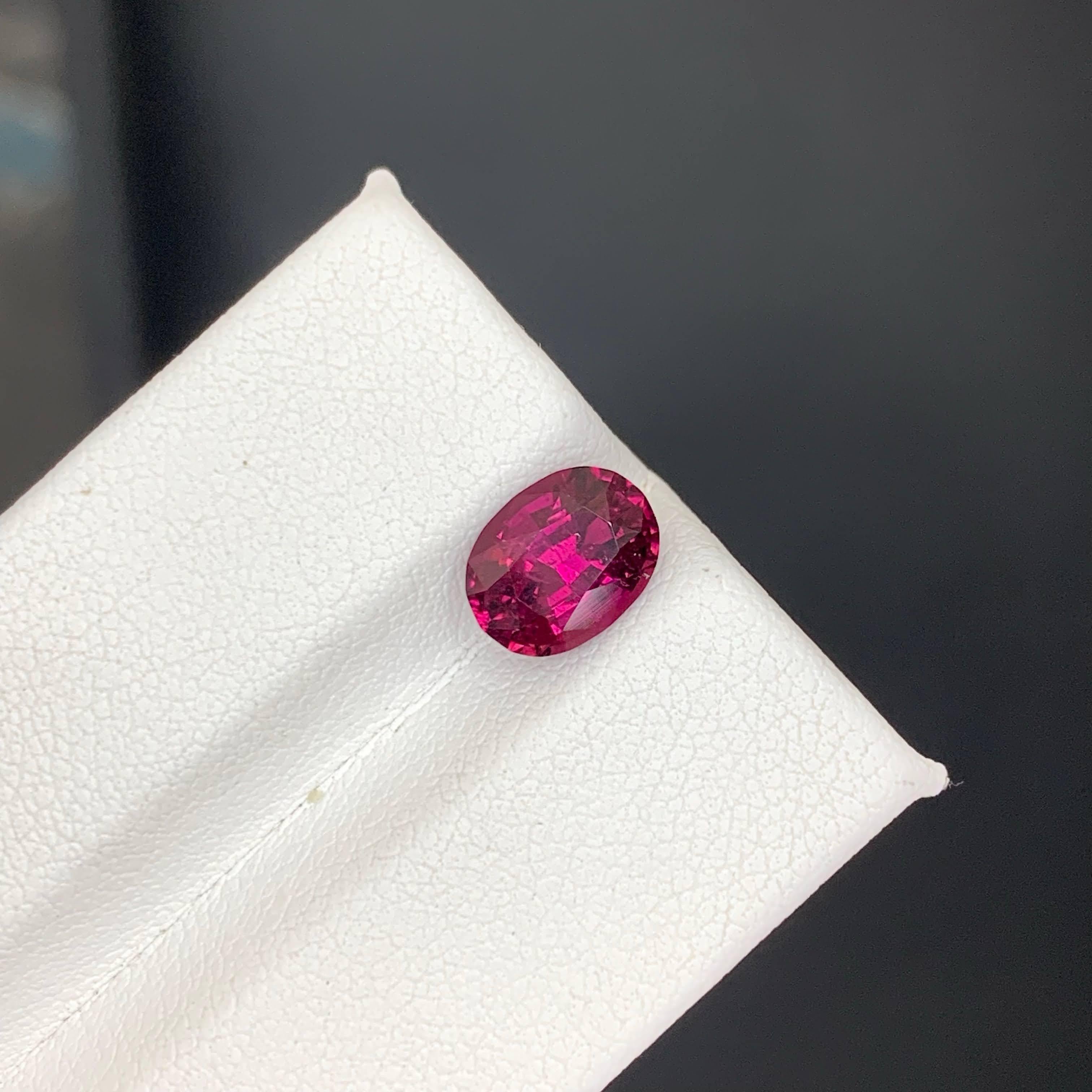 2.00 Carat Natural Loose Quality Rubelite Tourmaline Oval Cut Afghan Gemstone (pierre précieuse afghane) en vente 2