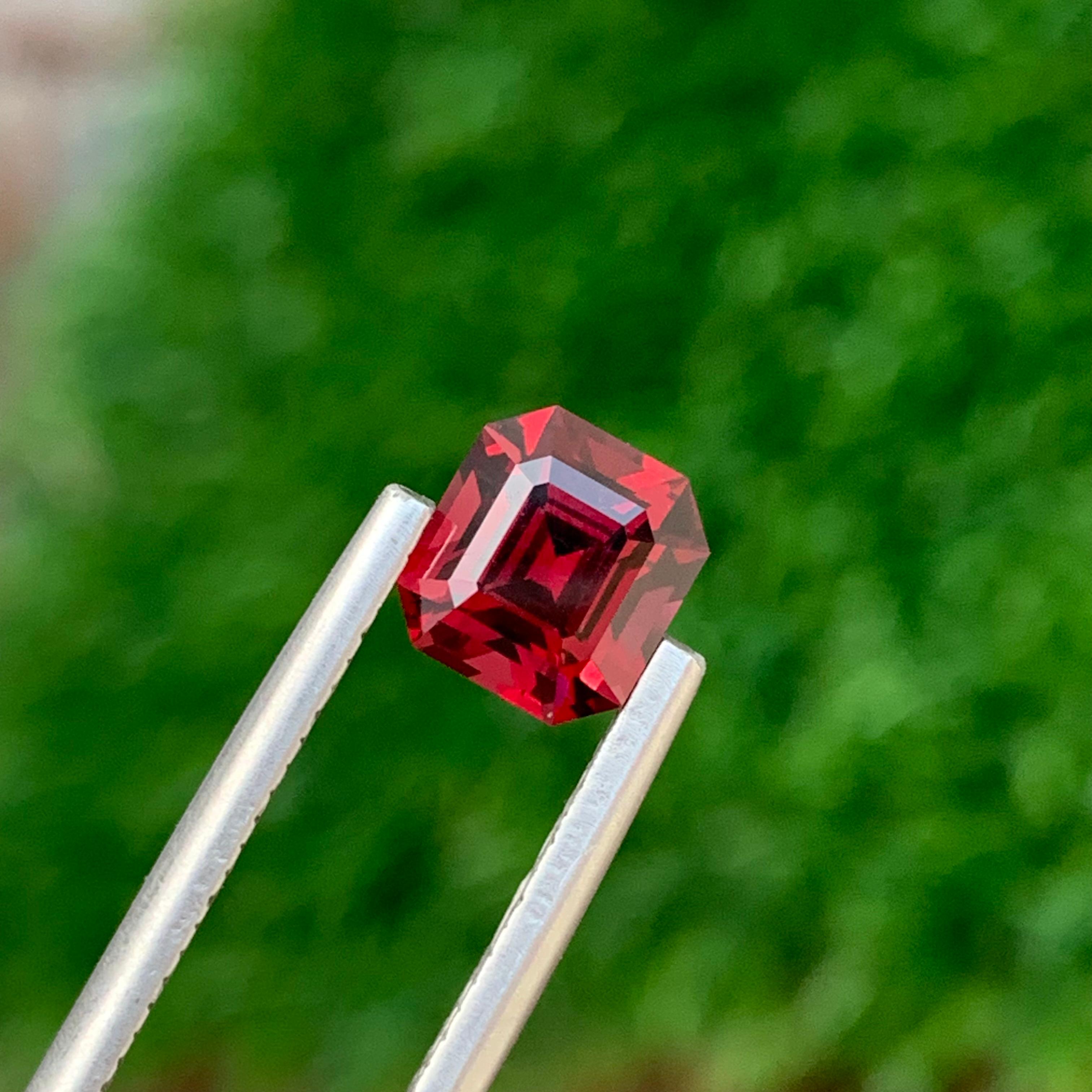 2.00 Karat natürlicher loser Rhodolith Granat Smaragd Form Edelstein im Zustand „Neu“ im Angebot in Peshawar, PK