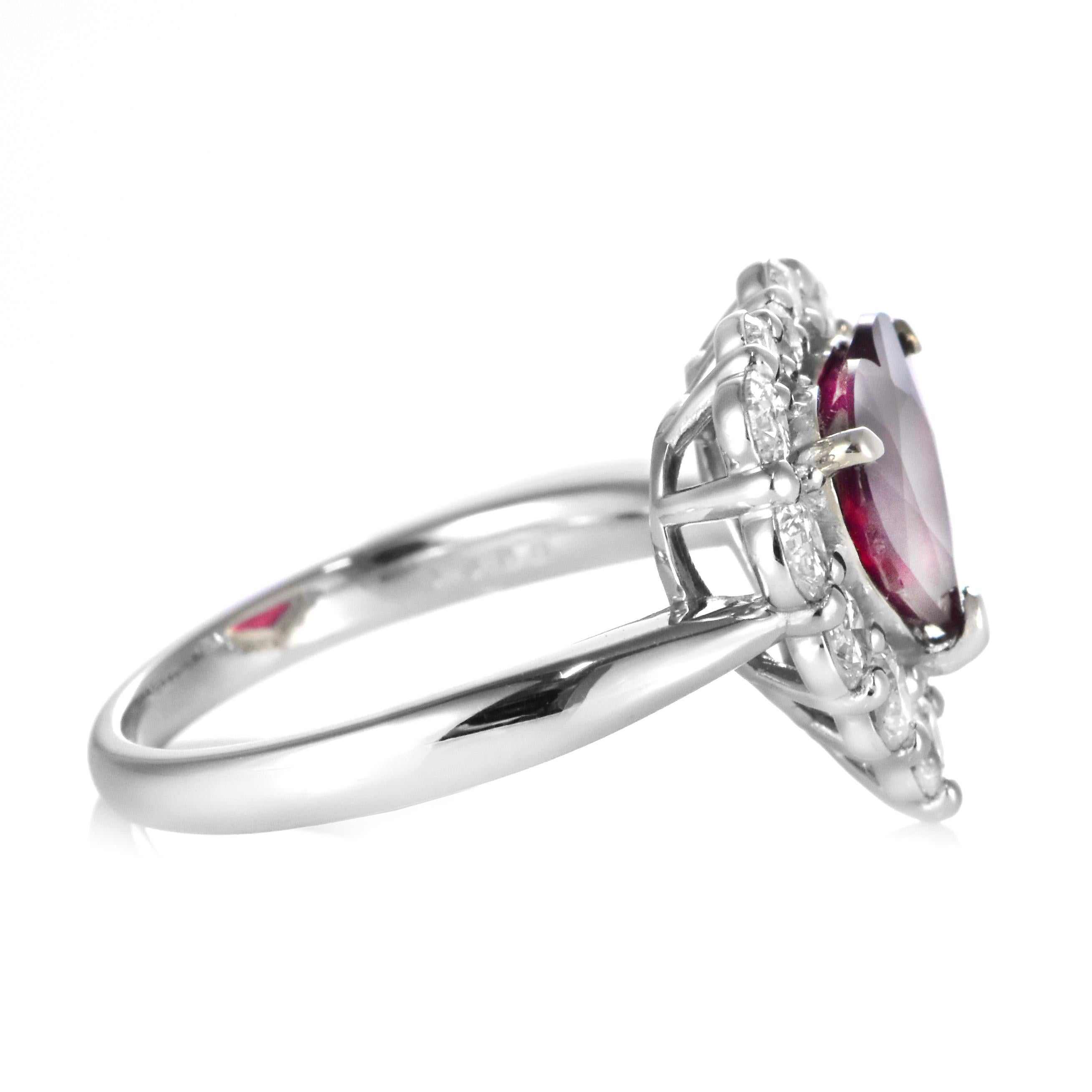 Bague en platine avec rubis et diamants de 2,00 carats, naturels et non chauffés, taillés en cœur en vente 6