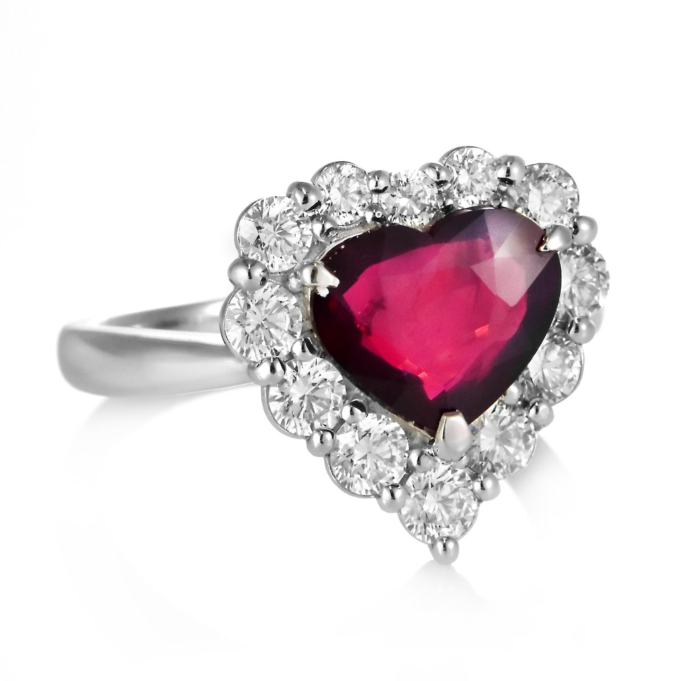 Bague en platine avec rubis et diamants de 2,00 carats, naturels et non chauffés, taillés en cœur en vente 7