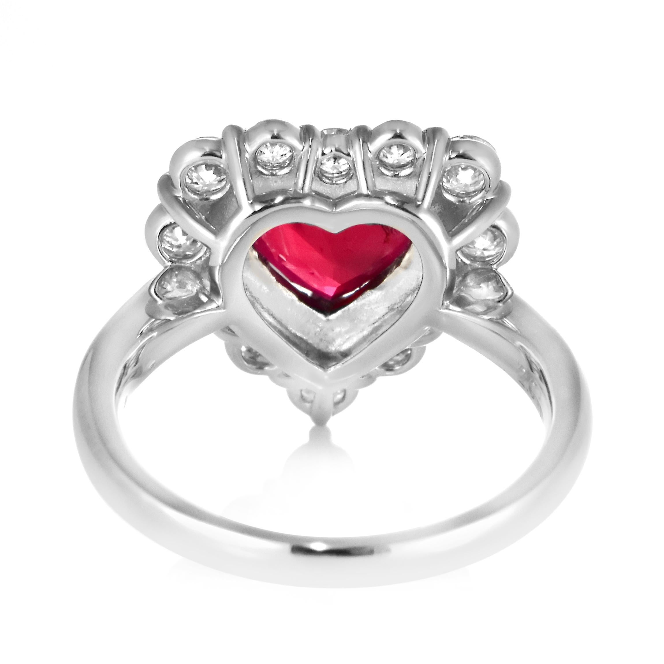 Bague en platine avec rubis et diamants de 2,00 carats, naturels et non chauffés, taillés en cœur en vente 8
