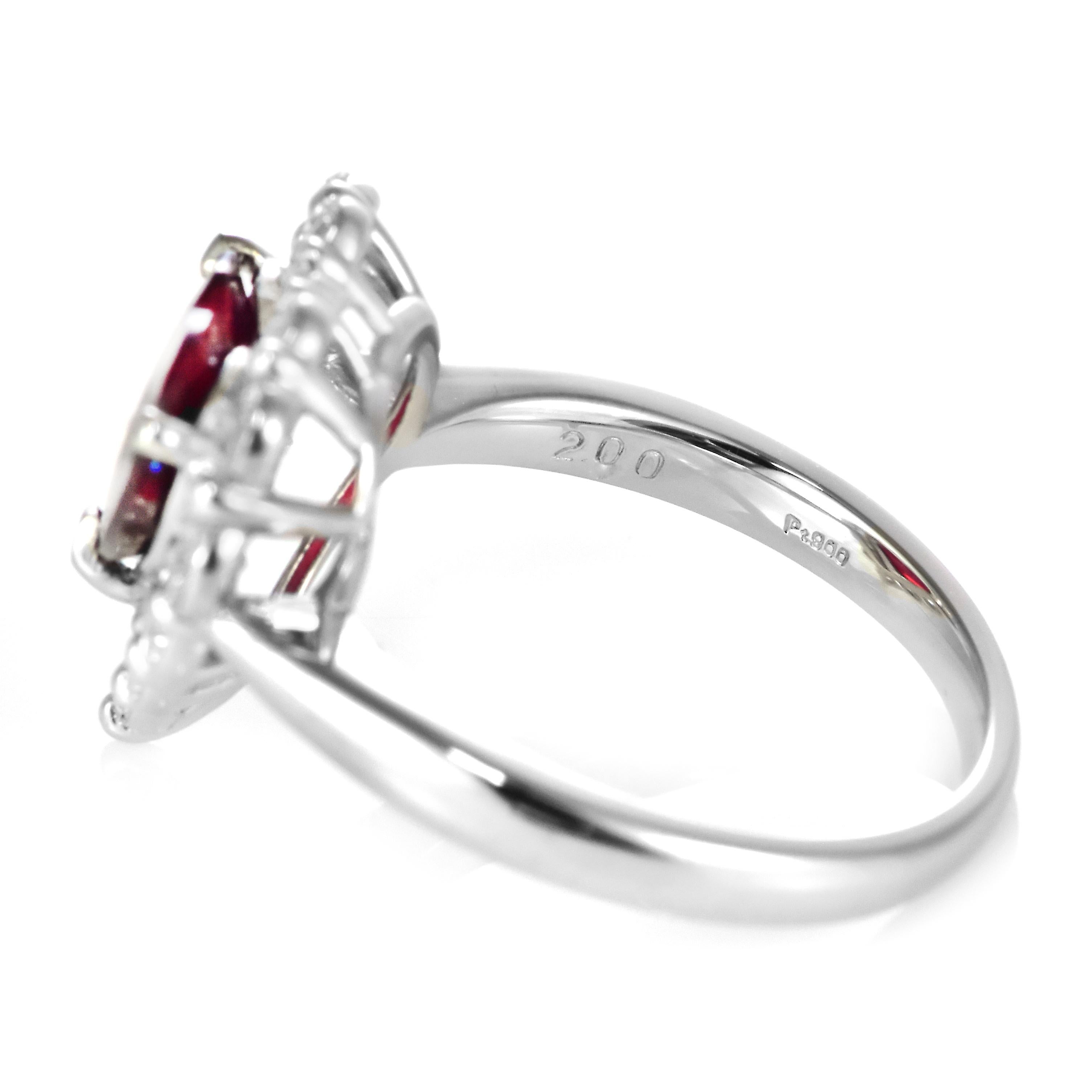 Bague en platine avec rubis et diamants de 2,00 carats, naturels et non chauffés, taillés en cœur en vente 2