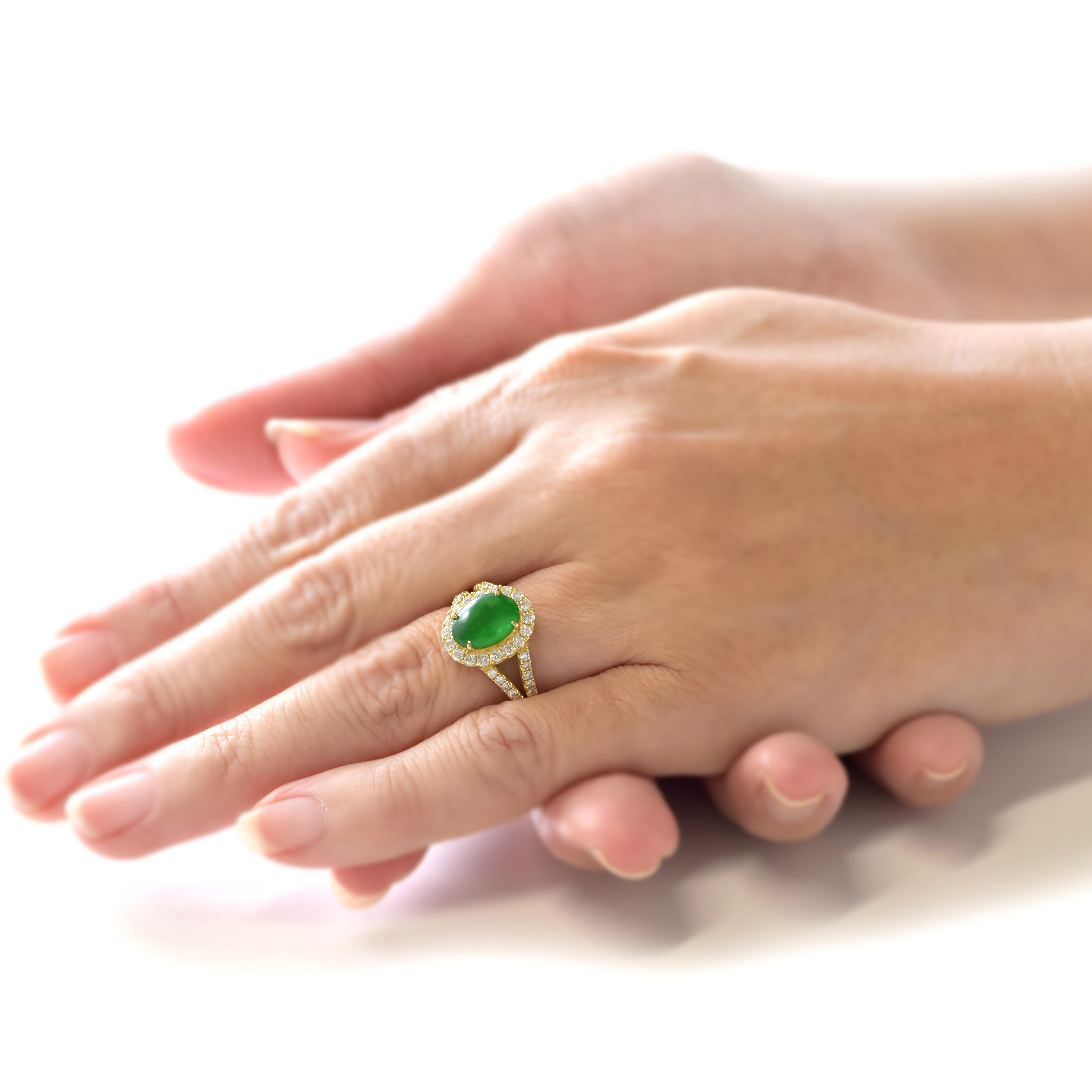 Modern 2.00 Carat Natural Type A Jade and Diamond Ring Made in 18 Karat Gold For Sale