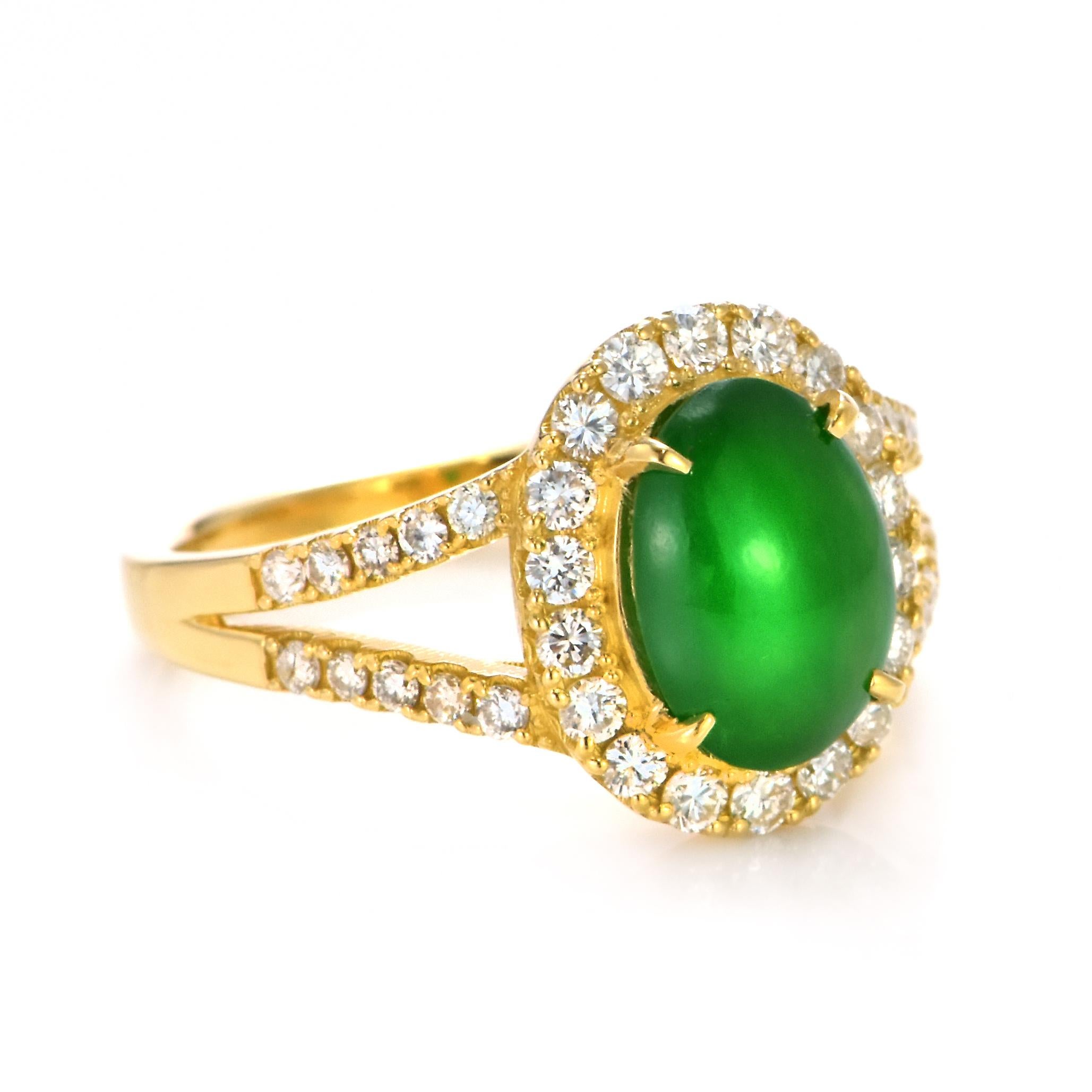 2.00 Carat Natural Type A Jade and Diamond Ring Made in 18 Karat Gold In New Condition For Sale In Tokyo, JP