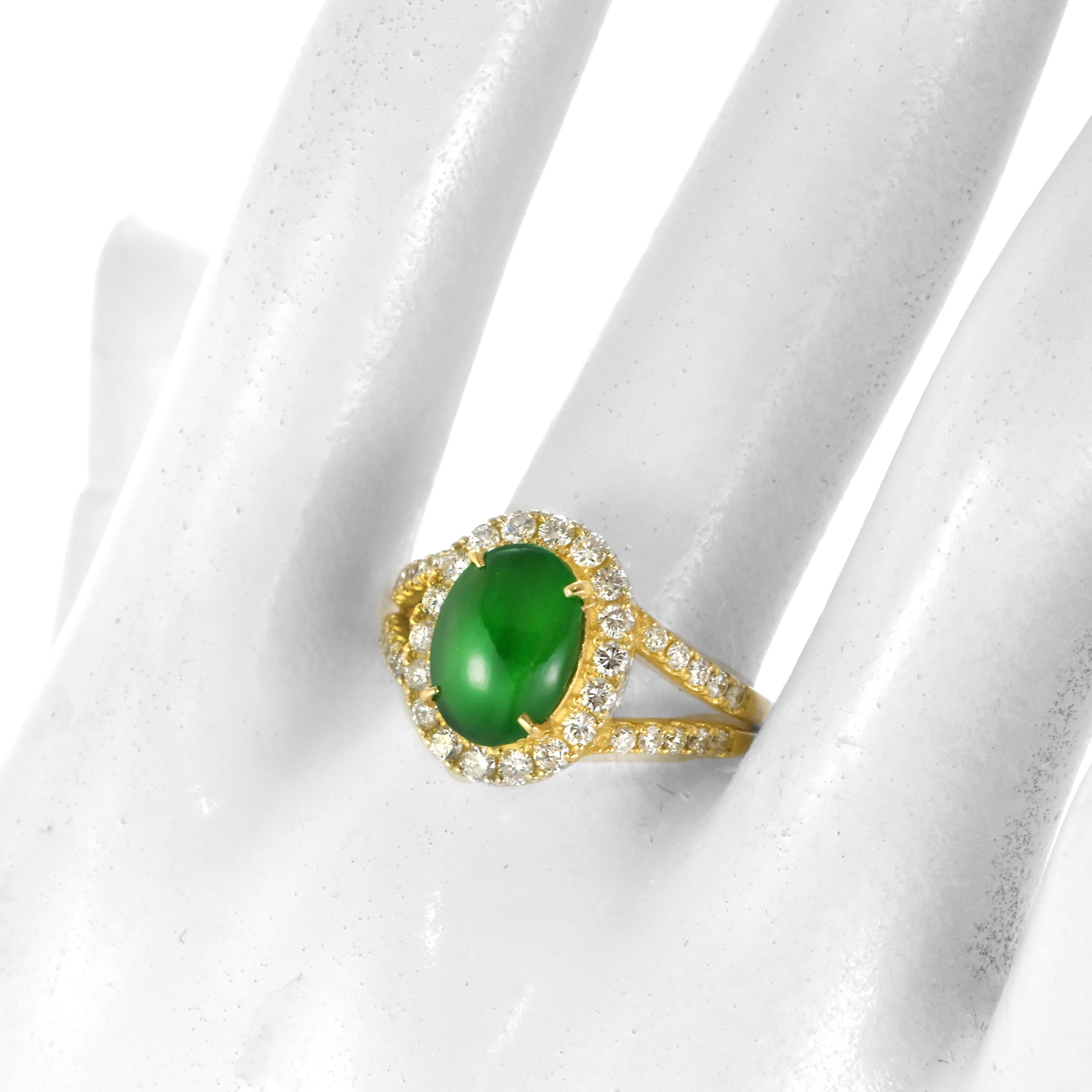 2.00 Carat Natural Type A Jade and Diamond Ring Made in 18 Karat Gold For Sale 1