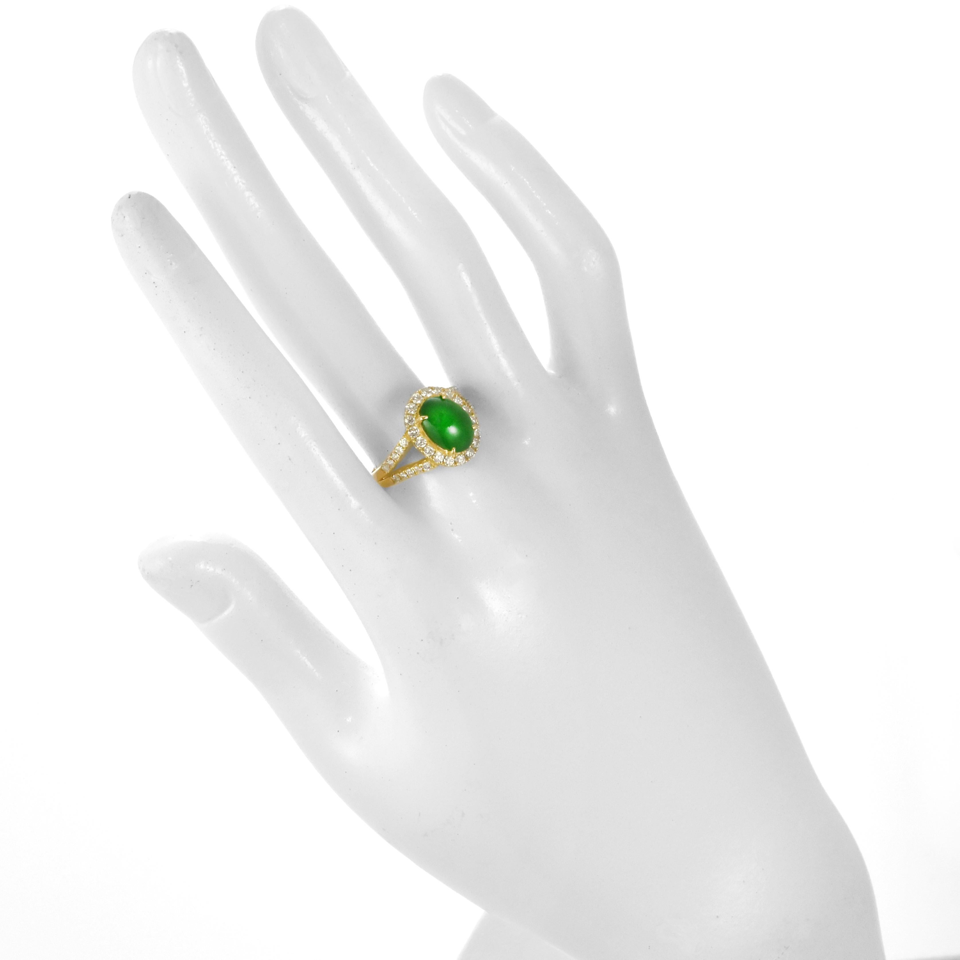 2.00 Carat Natural Type A Jade and Diamond Ring Made in 18 Karat Gold For Sale 2