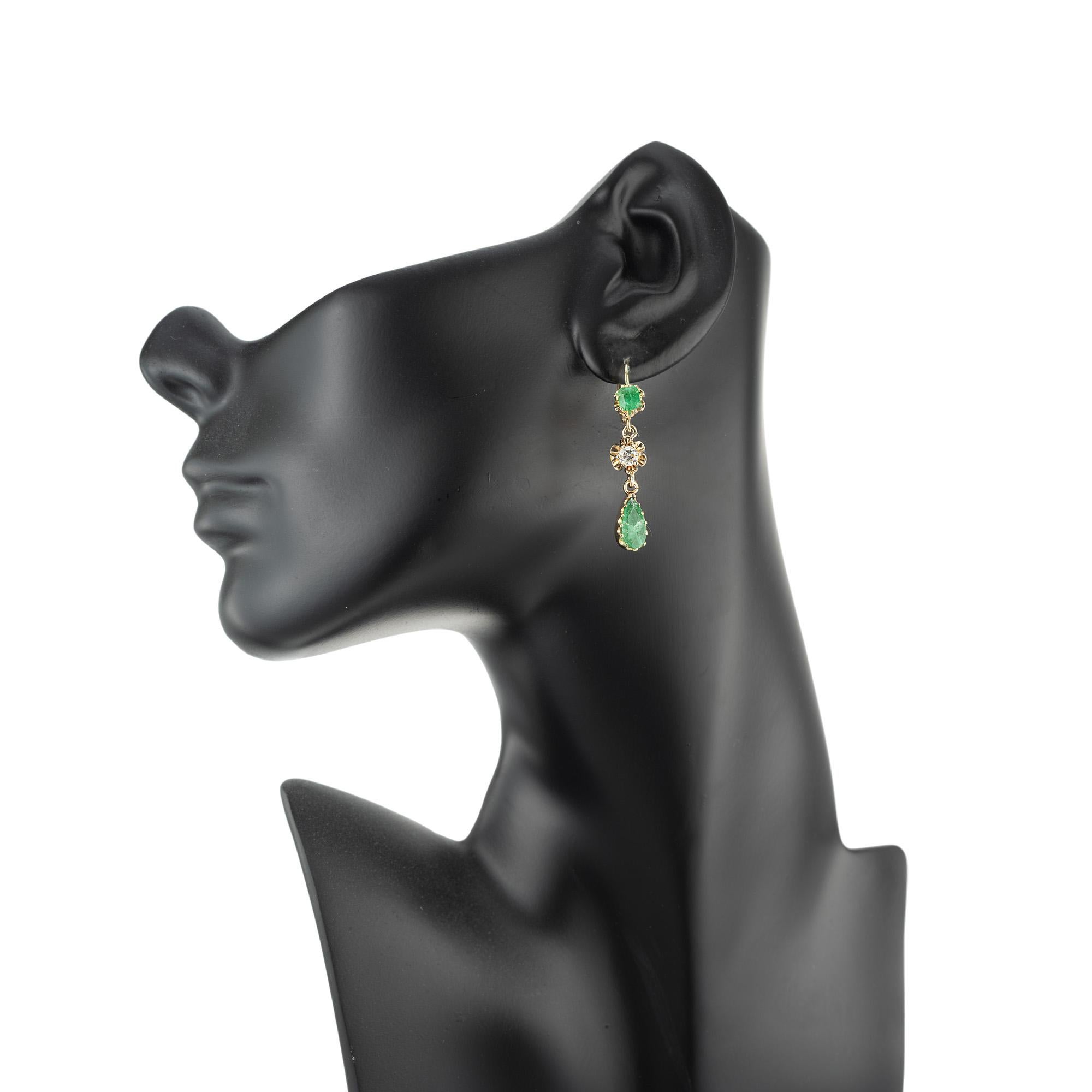 Boucles d'oreilles pendantes en or jaune avec émeraude poire de 2,00 carats et diamant Pour femmes en vente
