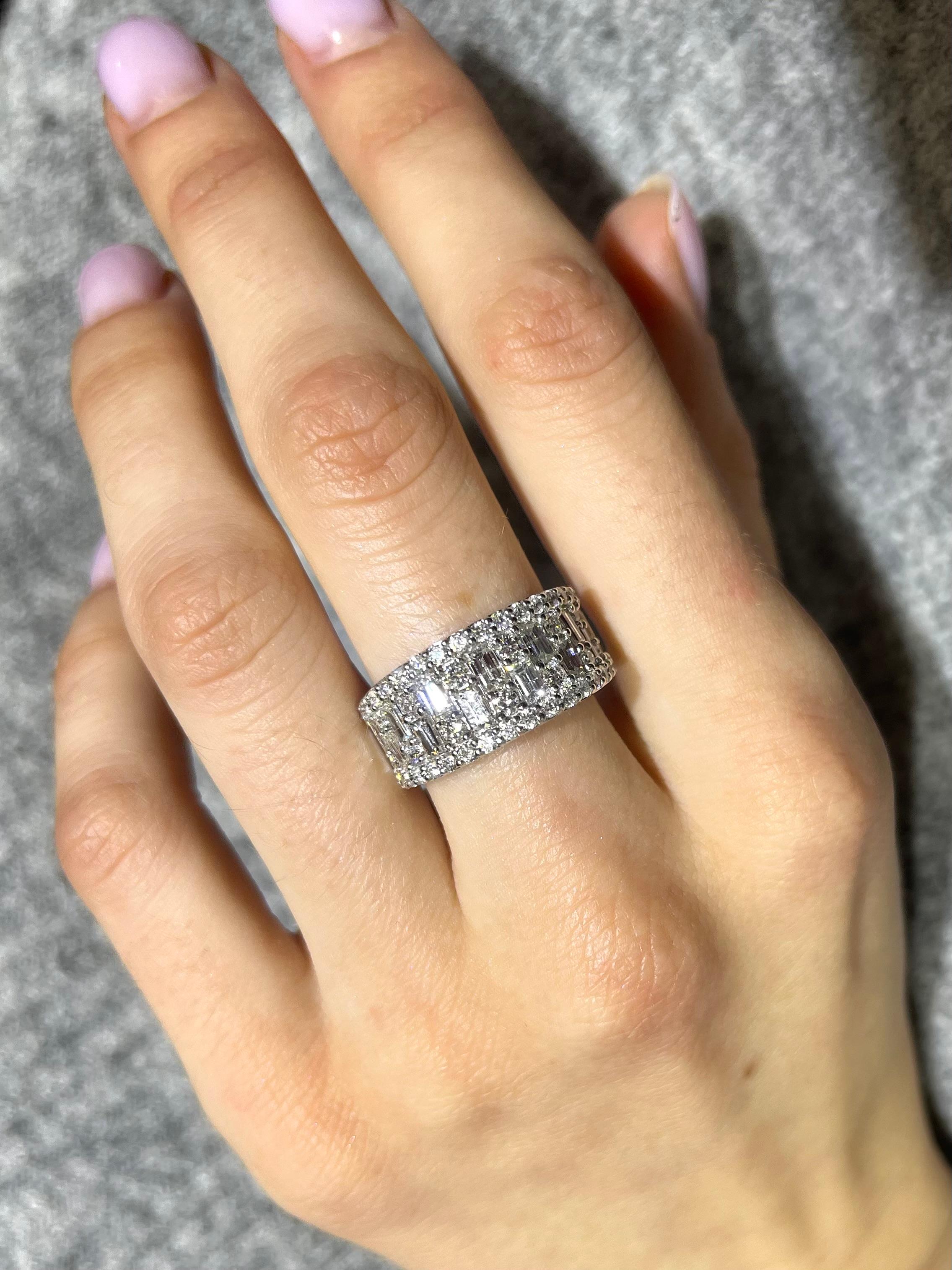 2.00 Carat Round and Baguette Diamond Fashion Band 18K White Gold In New Condition For Sale In New York, NY