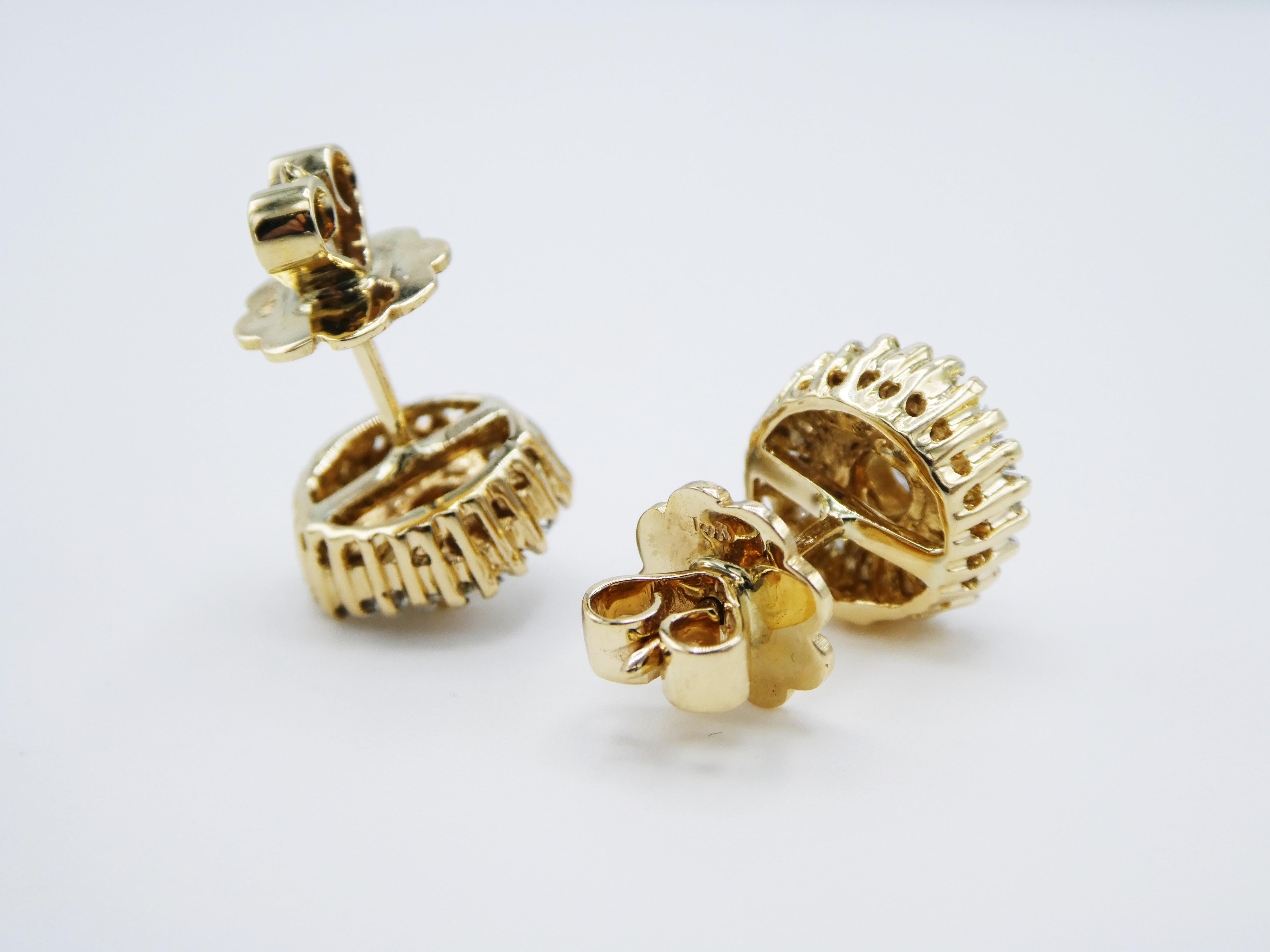baguette diamond stud earrings yellow gold
