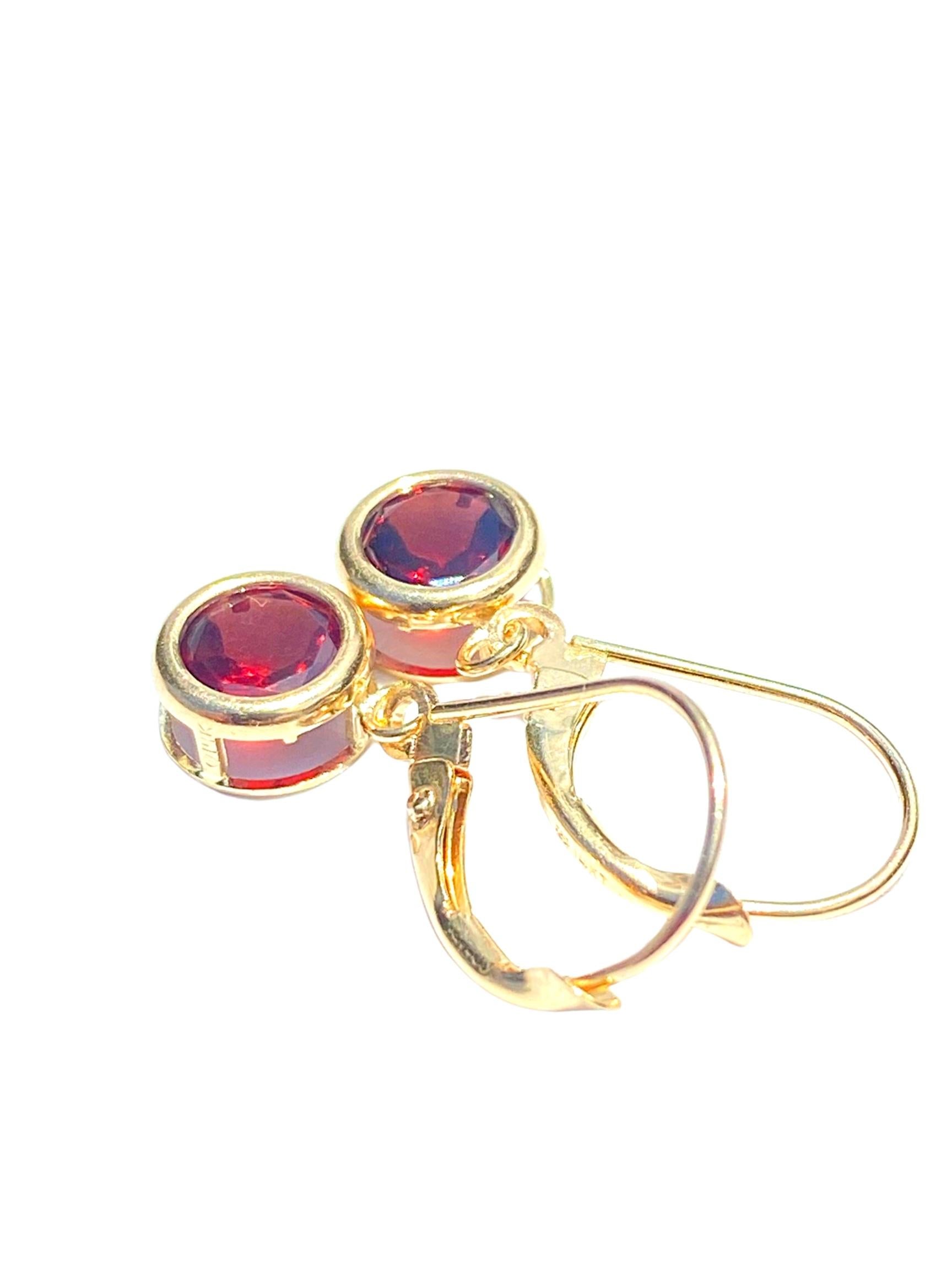 Round Cut 2.00 Carat Round-Brilliant Cut Red Garnet and 14K Yellow Gold Earrings For Sale