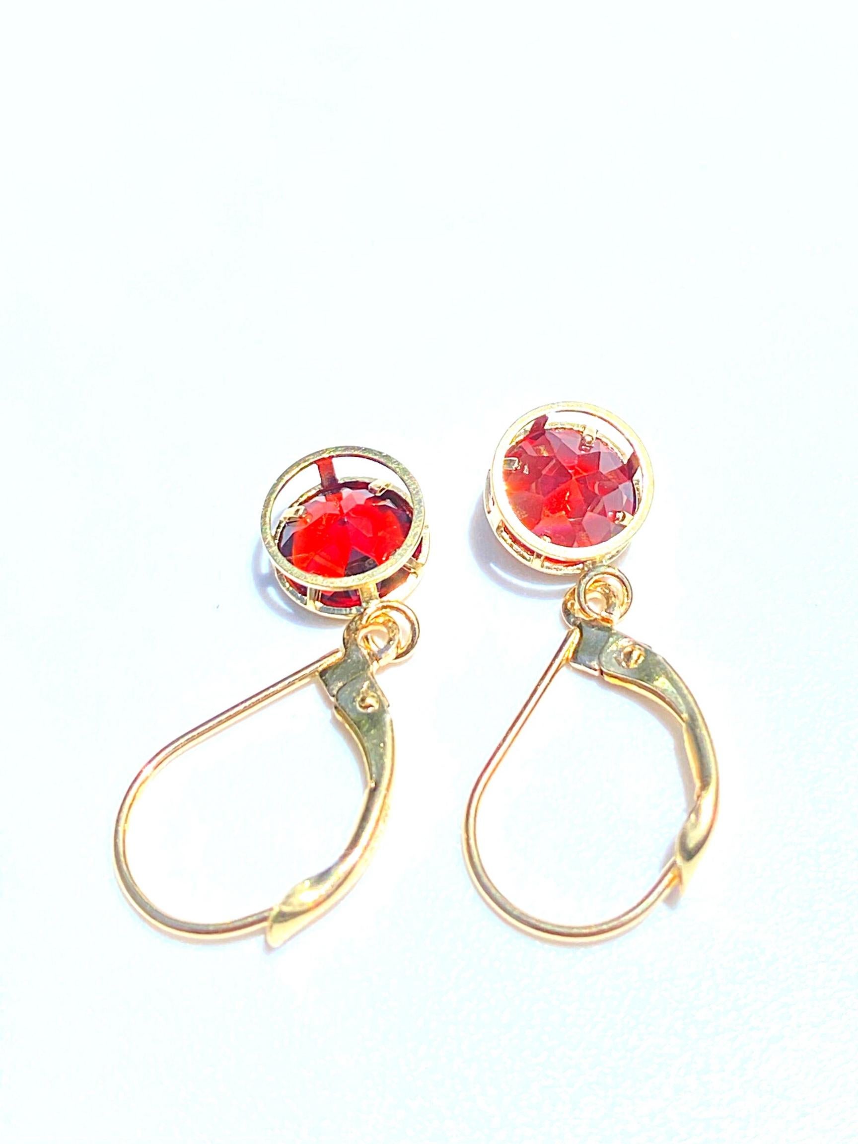 Women's or Men's 2.00 Carat Round-Brilliant Cut Red Garnet and 14K Yellow Gold Earrings For Sale