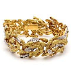 2.00 Carat Round Brilliant Diamond 18 Karat Yellow Gold Texture Diamond Bracelet