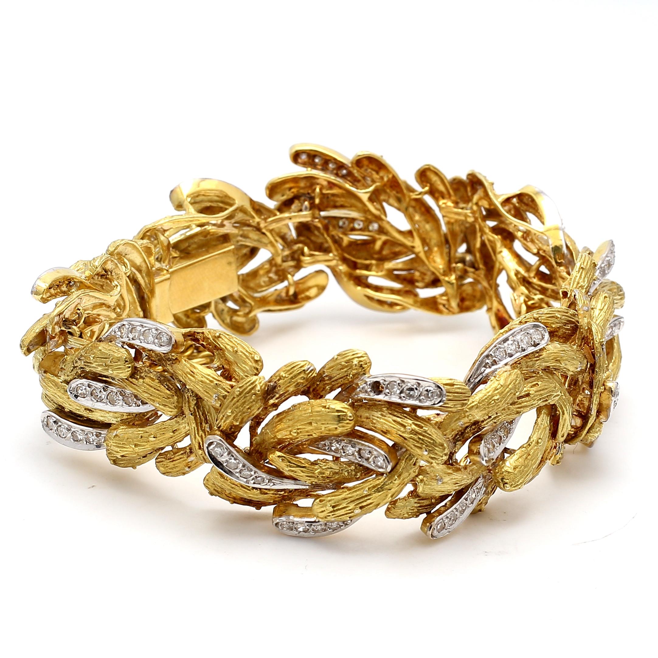 Taille brillant Bracelet texturé en or jaune 18 carats avec diamants ronds brillants de 2,00 carats en vente