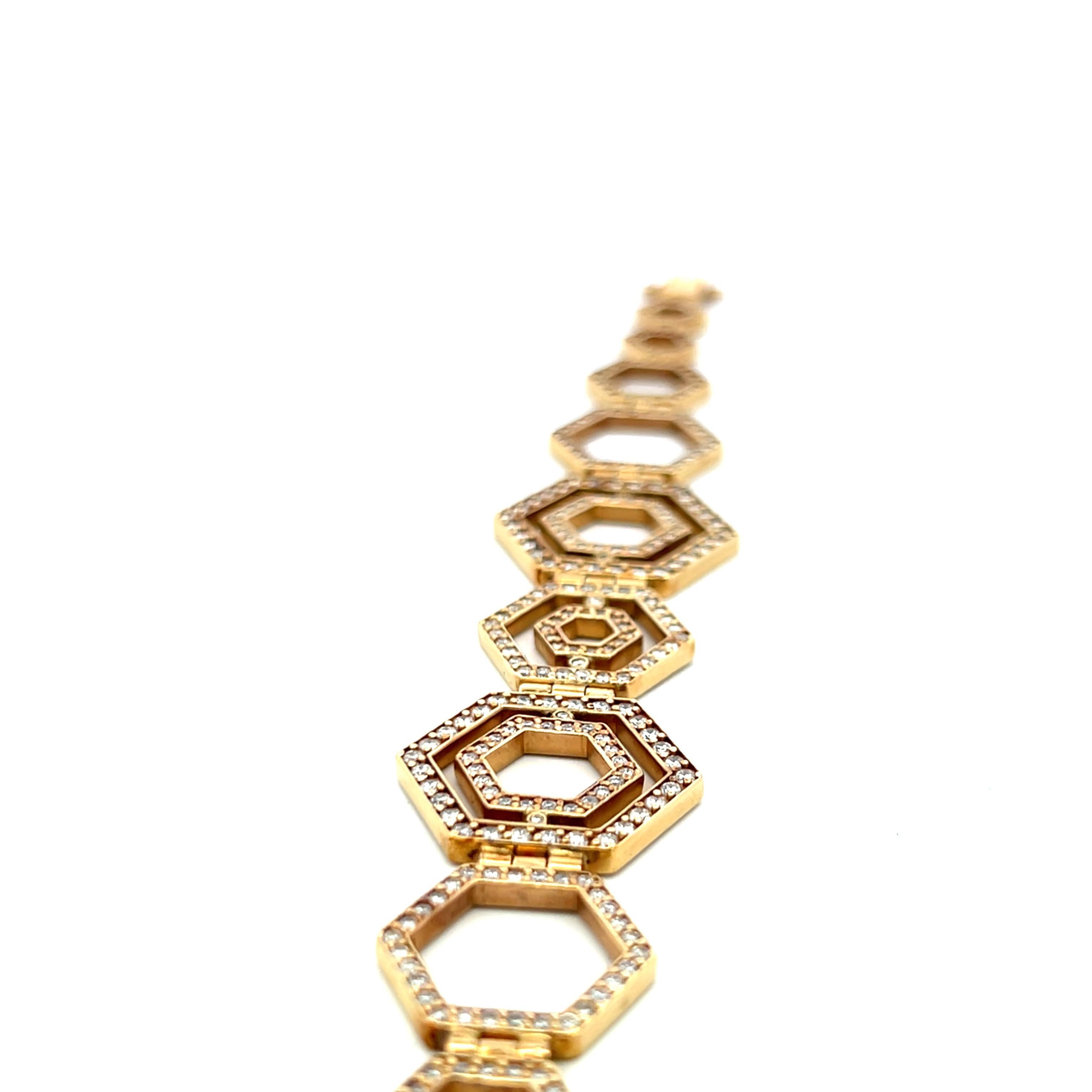 Titre :
Bracelet à maillons en or jaune 14 carats avec diamants ronds brillants G VS2 de 2,00 carats
Le style :
Lien
Métal :
Or jaune 14 carats
Pierre précieuse 1 :
Diamants de 2 carats
Nombre de pierres :
216
Couleur :
G
La clarté :
VS2
Forme