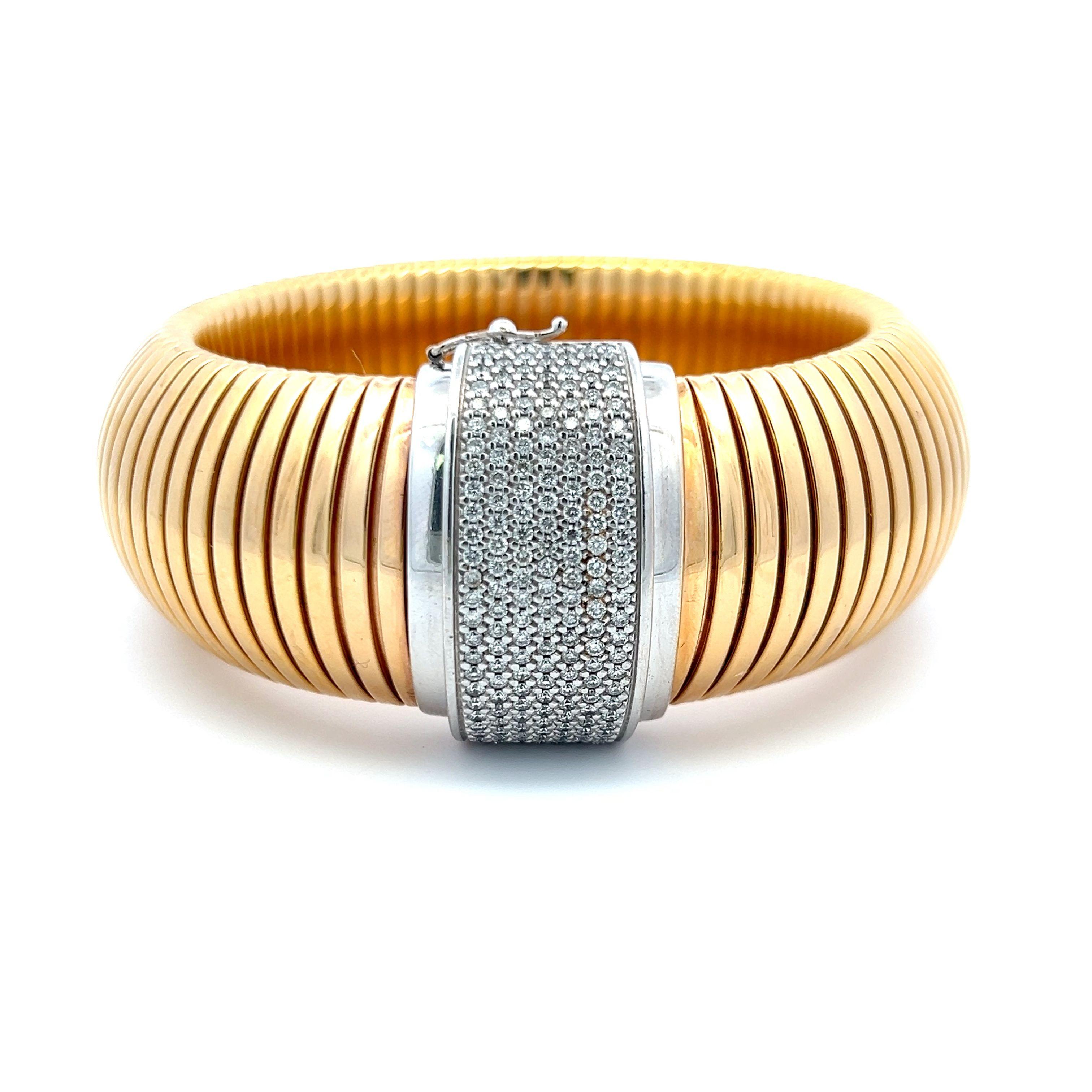 Title:
2.00 Carat Round Brilliant H VS1 Diamond 18 Karat Two Tone Gold Tubogas Bracelet


Style:
Tubogas


Metal:
18 Karat Two Tone Gold


Gemstone 1:
2 Carat Diamond


Number of Stones:
182


Color:
H


Clarity:
VS1


Shape:
Round