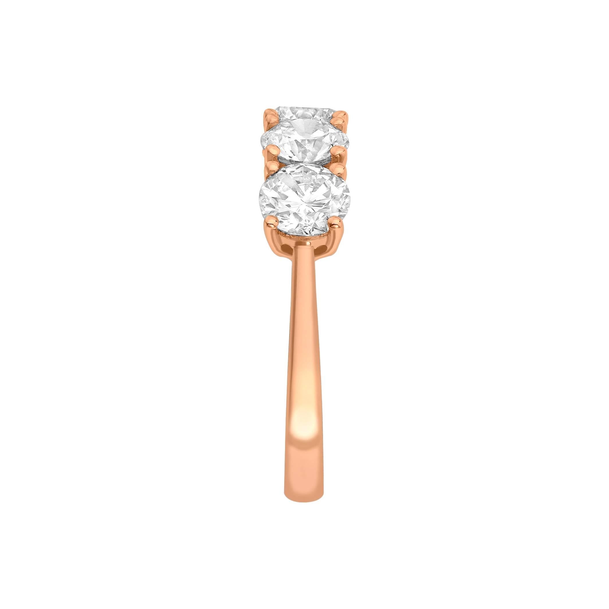 Dieser halbe Ewigkeitsring mit 5 runden Diamanten aus 18k Roségold ist eine exquisite Ergänzung unserer Kollektion. Eine funkelnde Reihe von fünf H-SI1-Diamanten im Rundschliff sorgt für einen klassischen und ikonischen Ring. Dieses Band hat ein