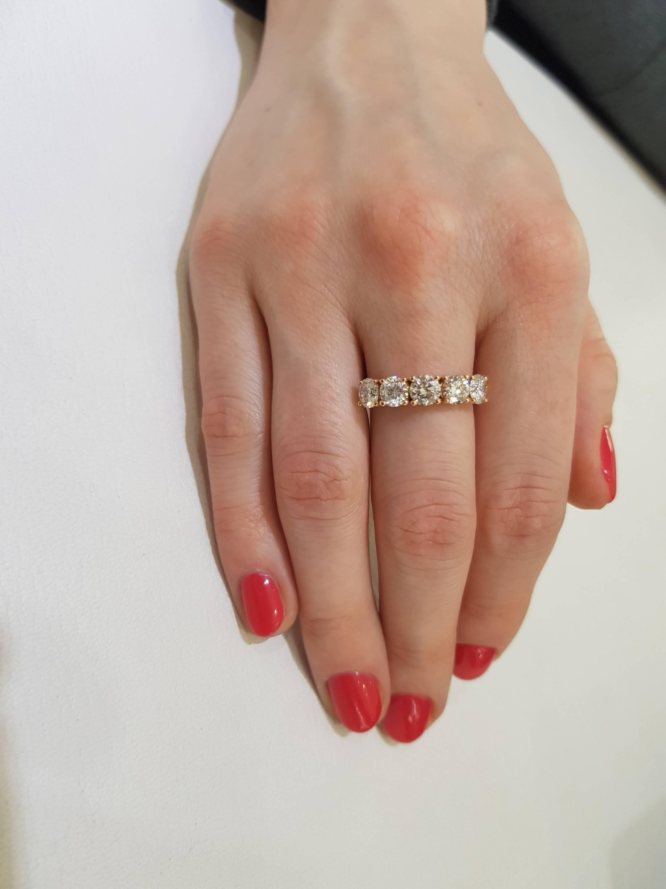2,00 Karat runder weißer Diamant 5 Stein 18KT Roségold Moderner halber Ewigkeitsring  im Zustand „Neu“ im Angebot in London, GB