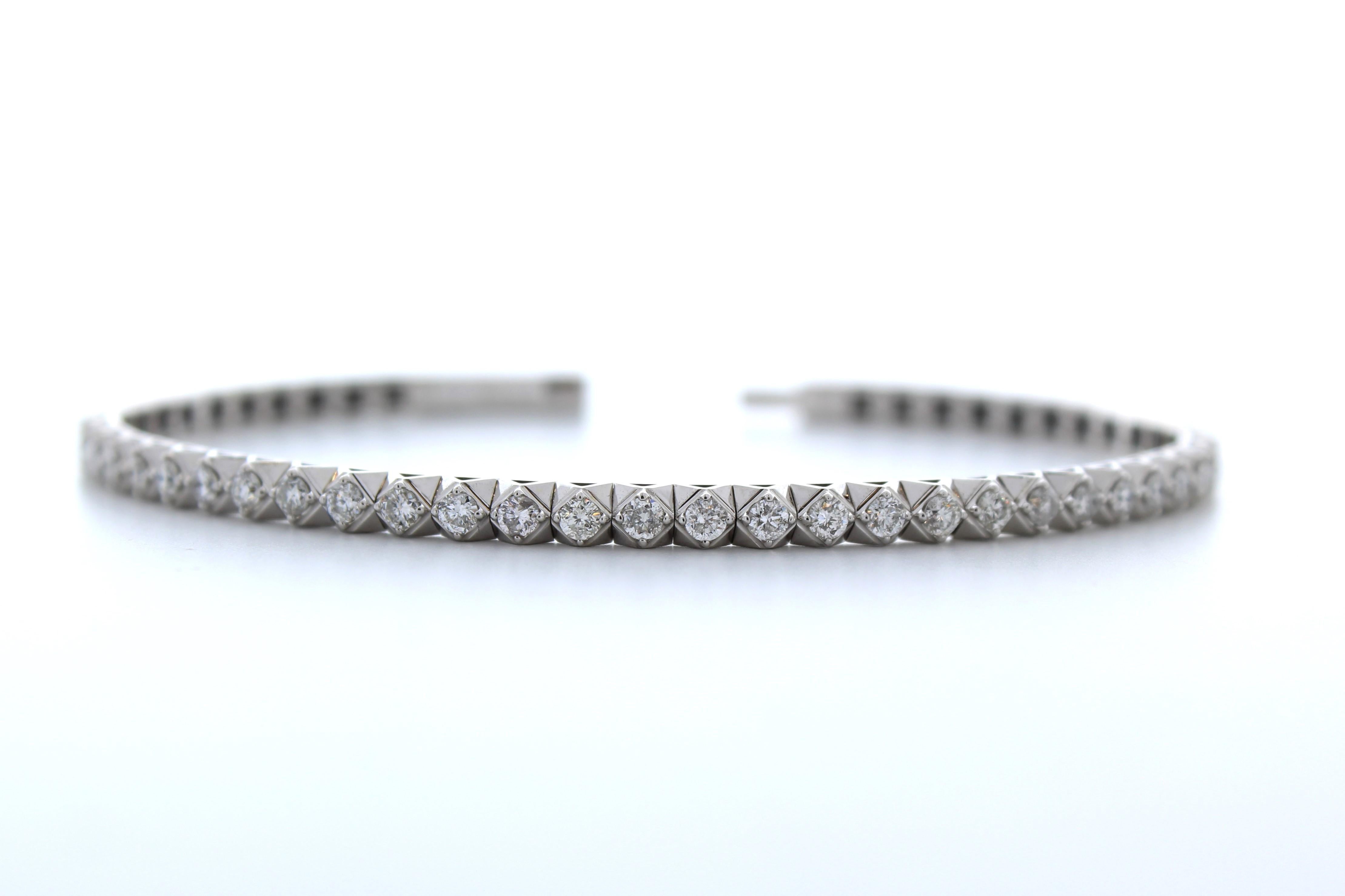 The 2.00 carat total weight fashion bracelet with 52 round diamonds in 14k white gold is a stunning and elegant piece of jewelry that will add a touch of luxury to any outfit. The bracelet features 52 round diamonds with a total weight of 2.00