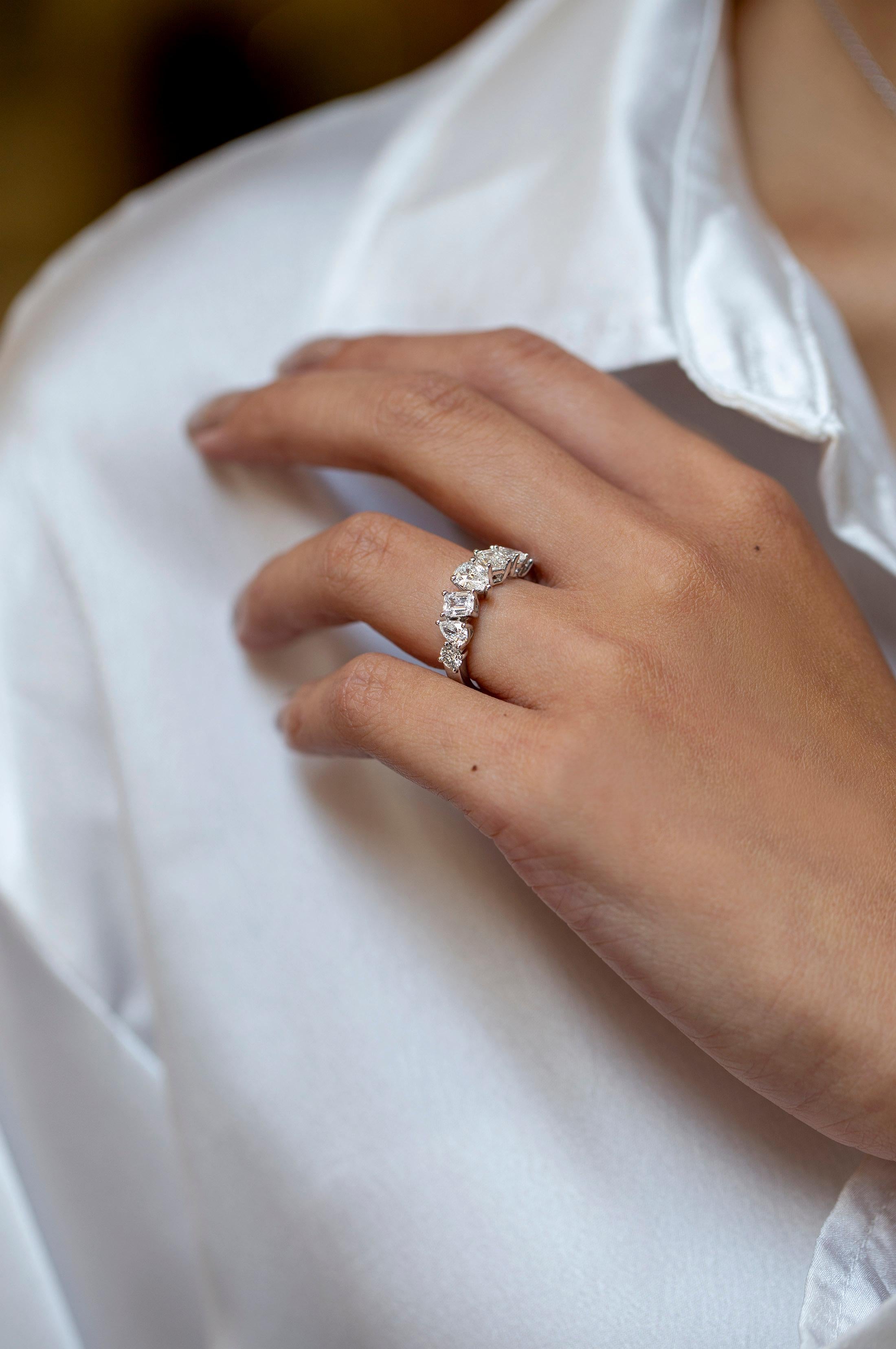 2,00 Karat insgesamt Sieben-Stein-Diamant-Mode-Ring aus Weißgold mit mehrfarbigen Diamanten in verschiedenen Formen Damen im Angebot