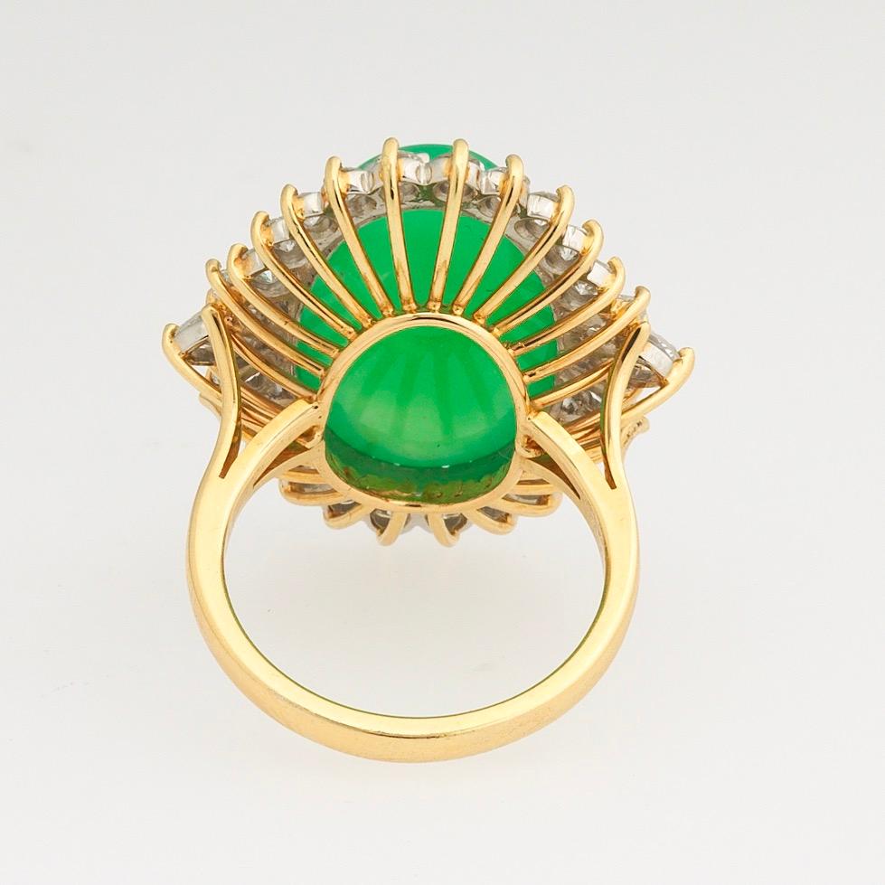 2.00 Carat VS Diamond Chrysoprase 18 Karat Cocktail Ring In Excellent Condition For Sale In Shaker Heights, OH