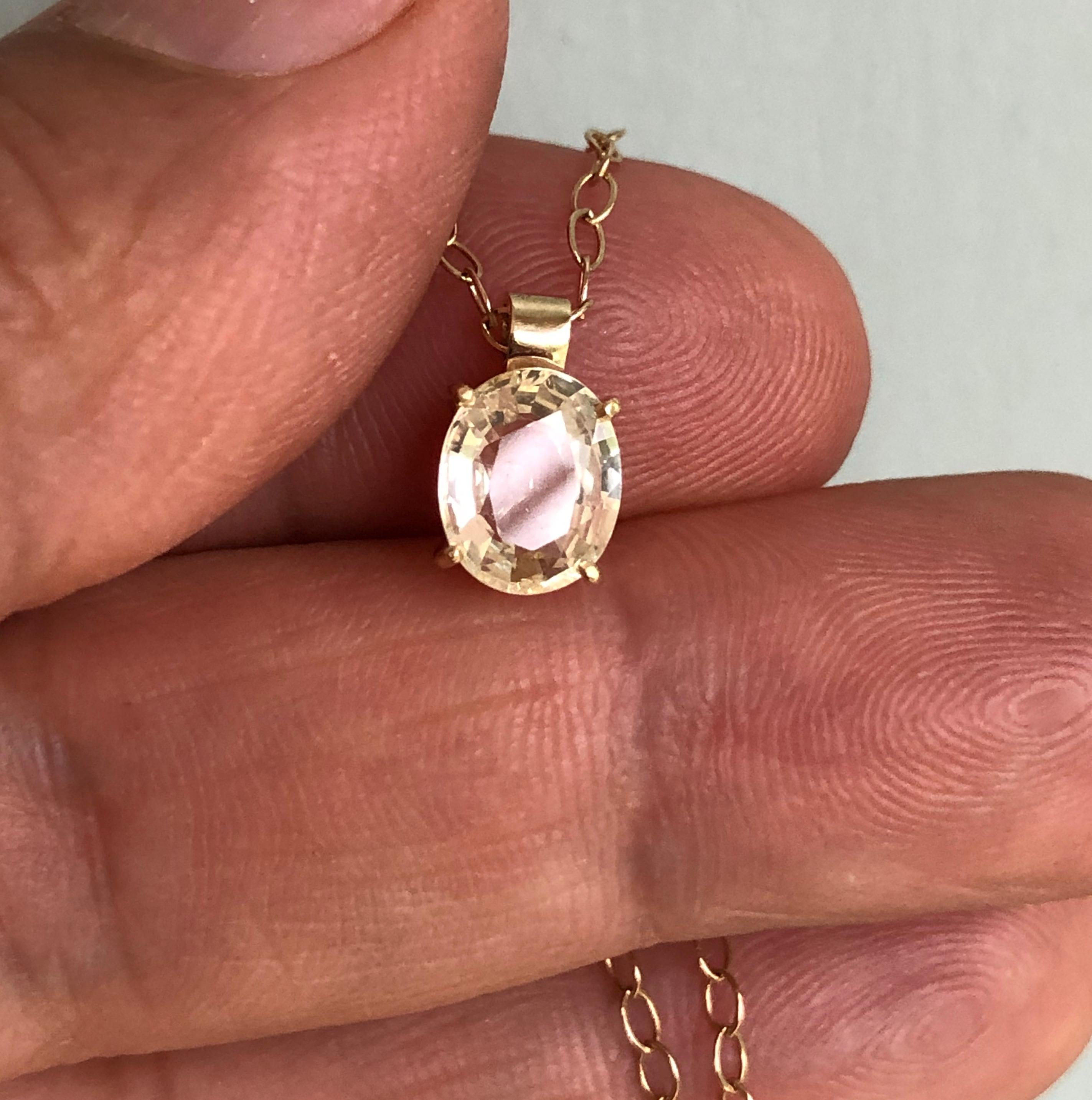 2.00 Carat Yellow Sapphire Untreated 18 Karat Gold Solitaire Pendant Necklace For Sale 2