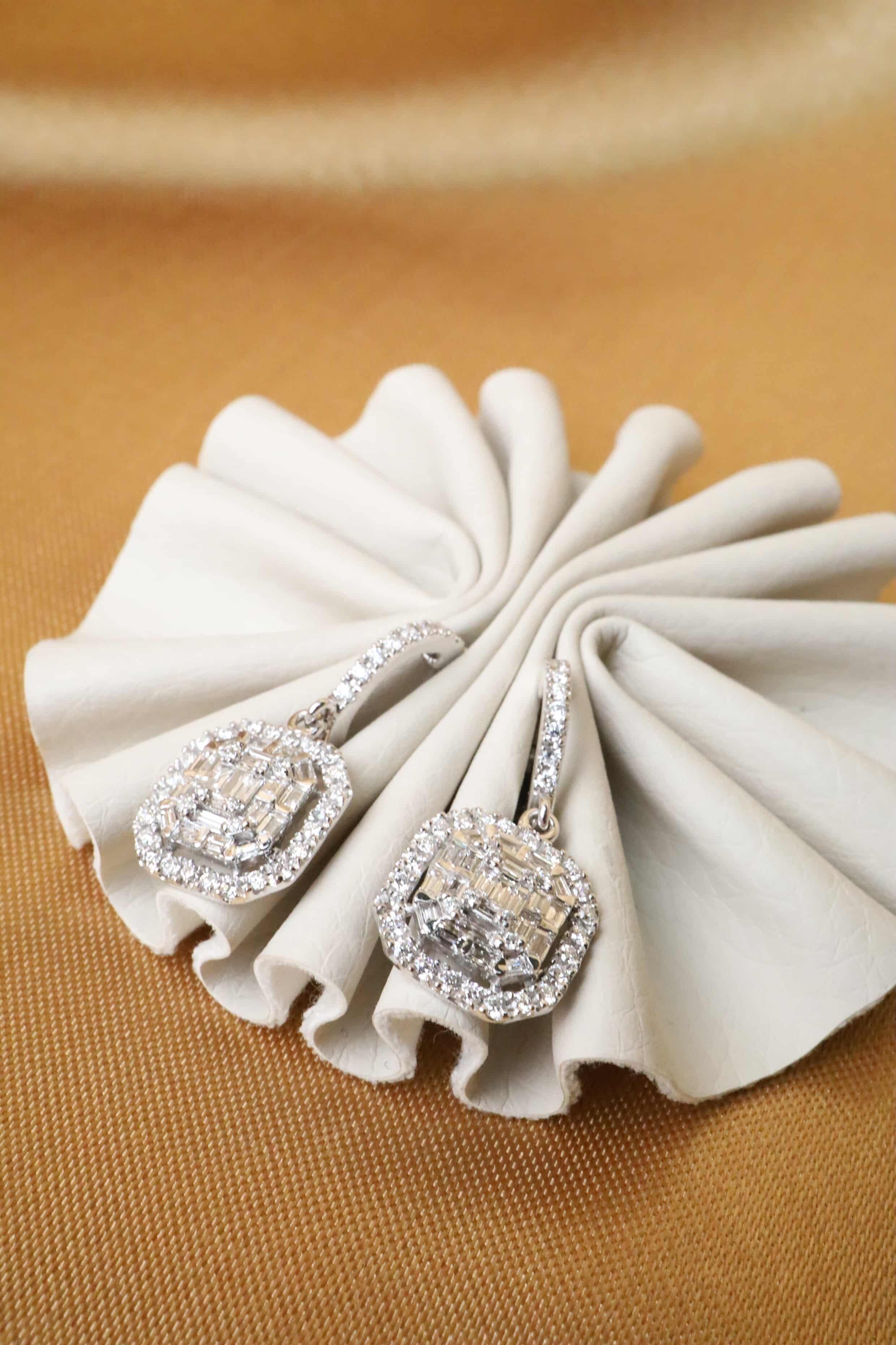Women's 2.00 Carats Diamonds 18K Gold Illusion Earrings For Sale