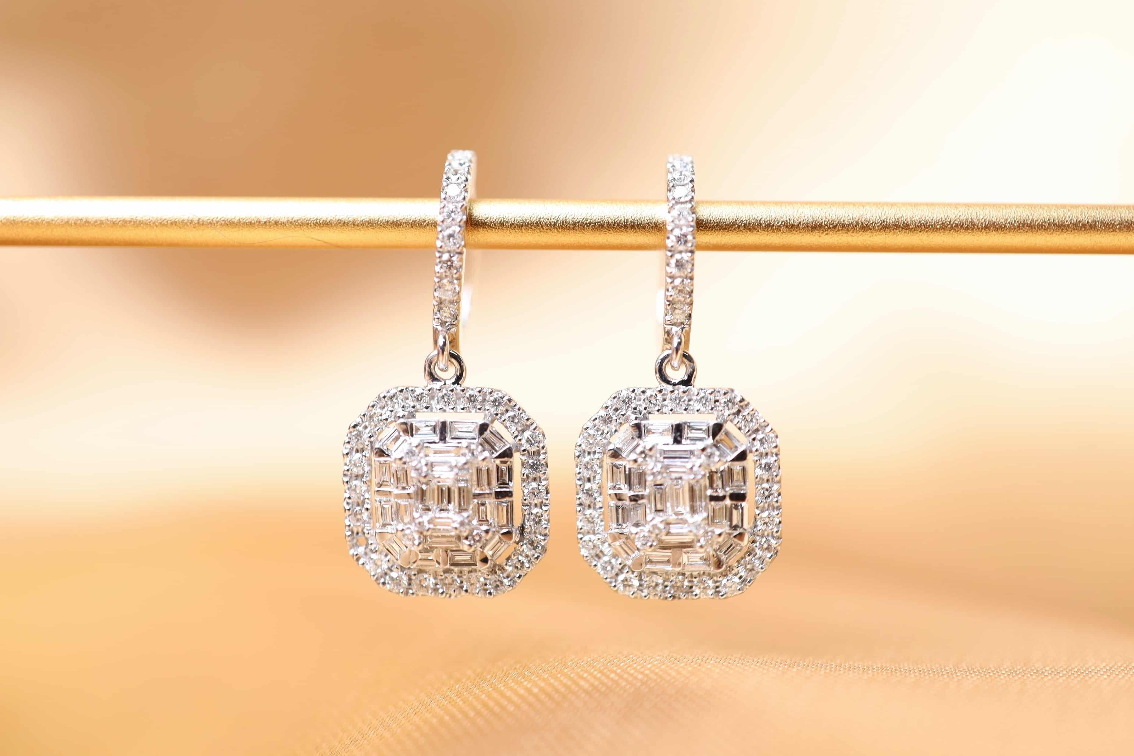 2.00 Carats Diamonds 18K Gold Illusion Earrings For Sale 2