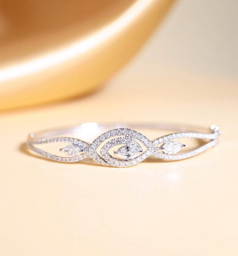 2.00 Quilates Diamantes Oro 18K Moderno  Pulsera en Nuevo estado para la venta en New Delhi, Delhi