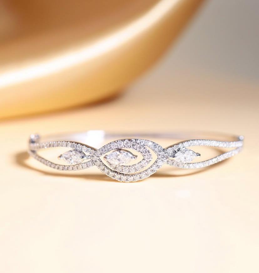 De las mujeres 2.00 Quilates Diamantes Oro 18K Moderno  Pulsera en venta