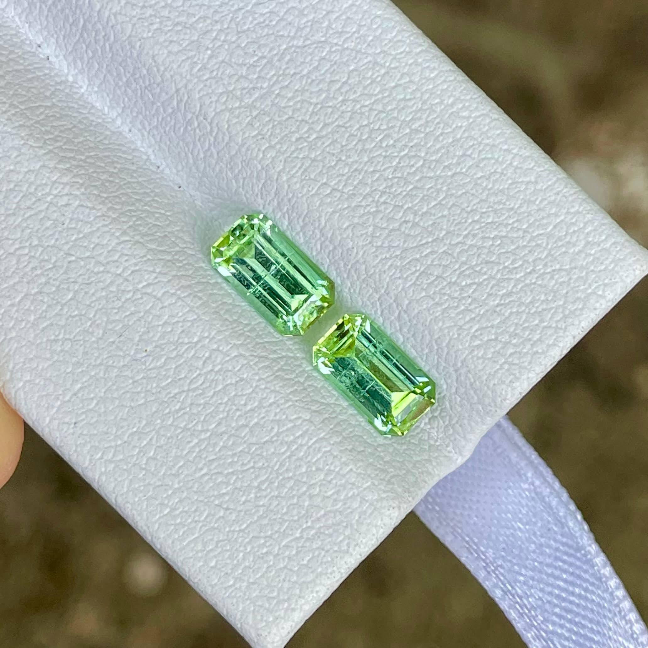 Paire de tourmalines vertes claires taille émeraude afghane de 2,00 carats Neuf - En vente à Bangkok, TH