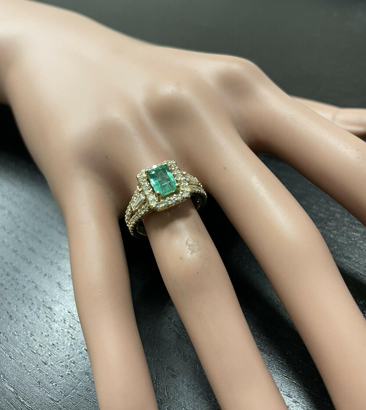 2.00 Carats Natural Emerald and Diamond 14K Solid Yellow Gold Ring For Sale 2