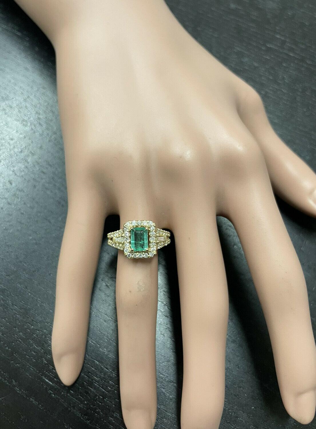 2.00 Carats Natural Emerald and Diamond 14K Solid Yellow Gold Ring For Sale 3