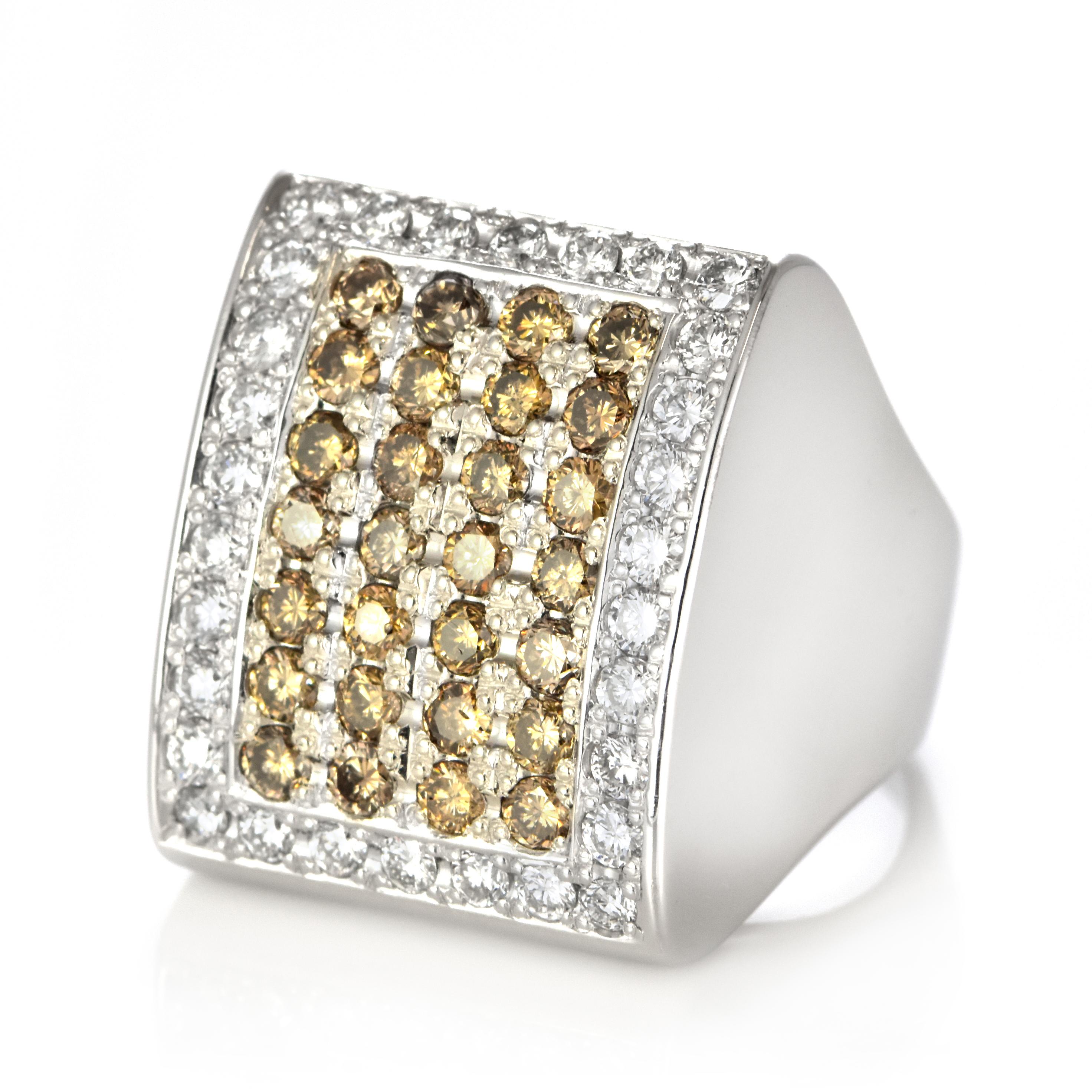 2.00 Carats Natural Round Brown Diamond Cluster Ring Made in 18 Karat White Gold In Excellent Condition For Sale In Tokyo, JP