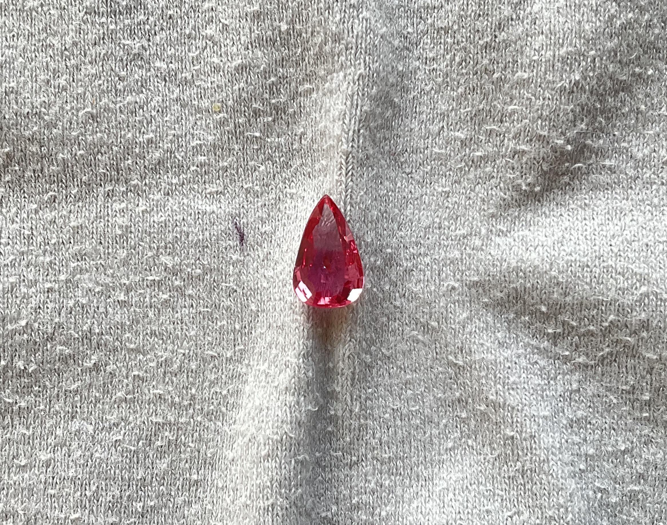 2.00 Karat Orangish Red Ruby Mosambik No-heat Pear Cut Stone Natürlicher Edelstein

Gewicht: 2,00 Karat
Größe: 11x7x3 mm
Form: Stein im Birnenschliff
Menge - 1 Stück