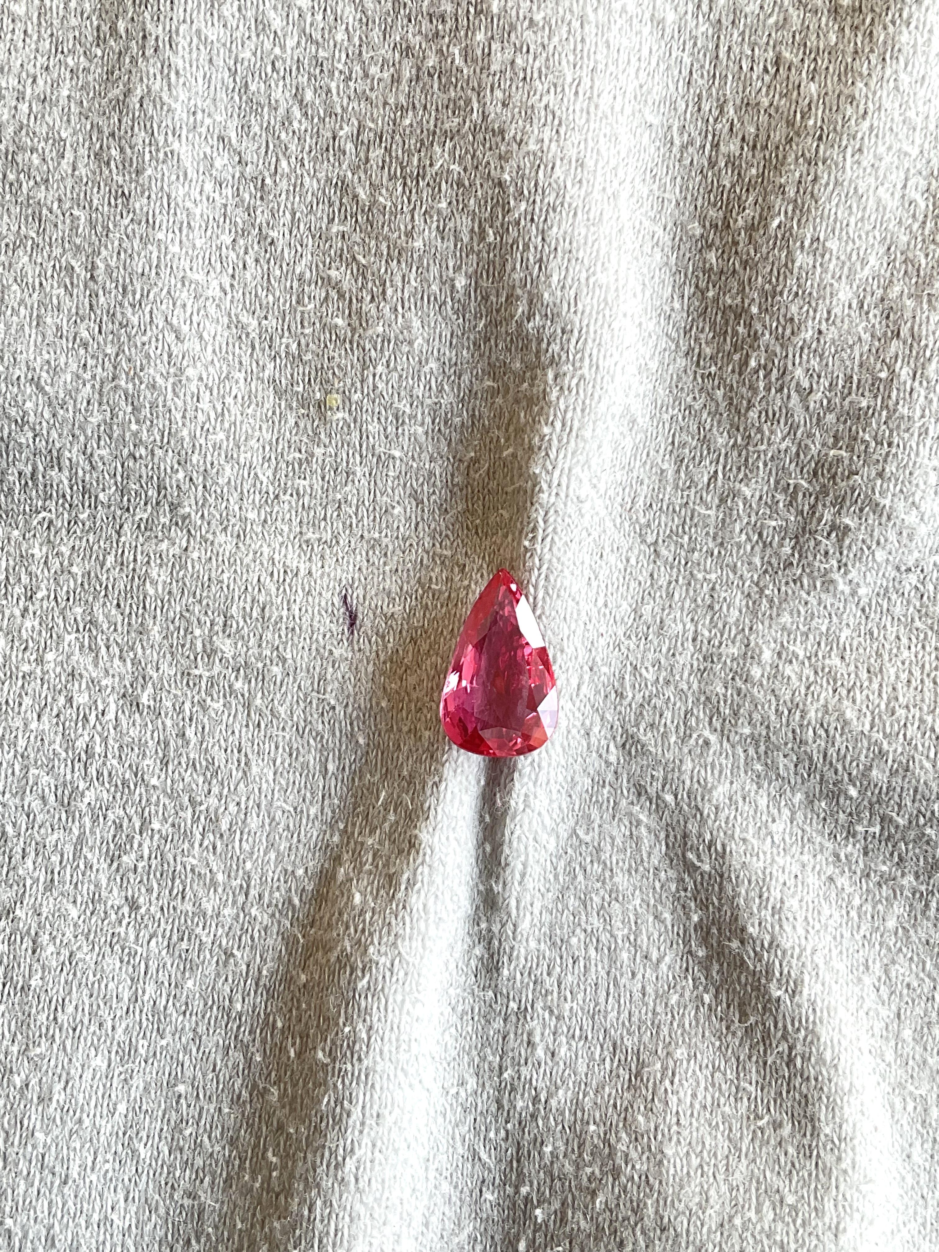 2,00 Karat Orangish Red Ruby Mosambik No-heat Pear Cut Stone Natürlicher Edelstein (Art déco) im Angebot