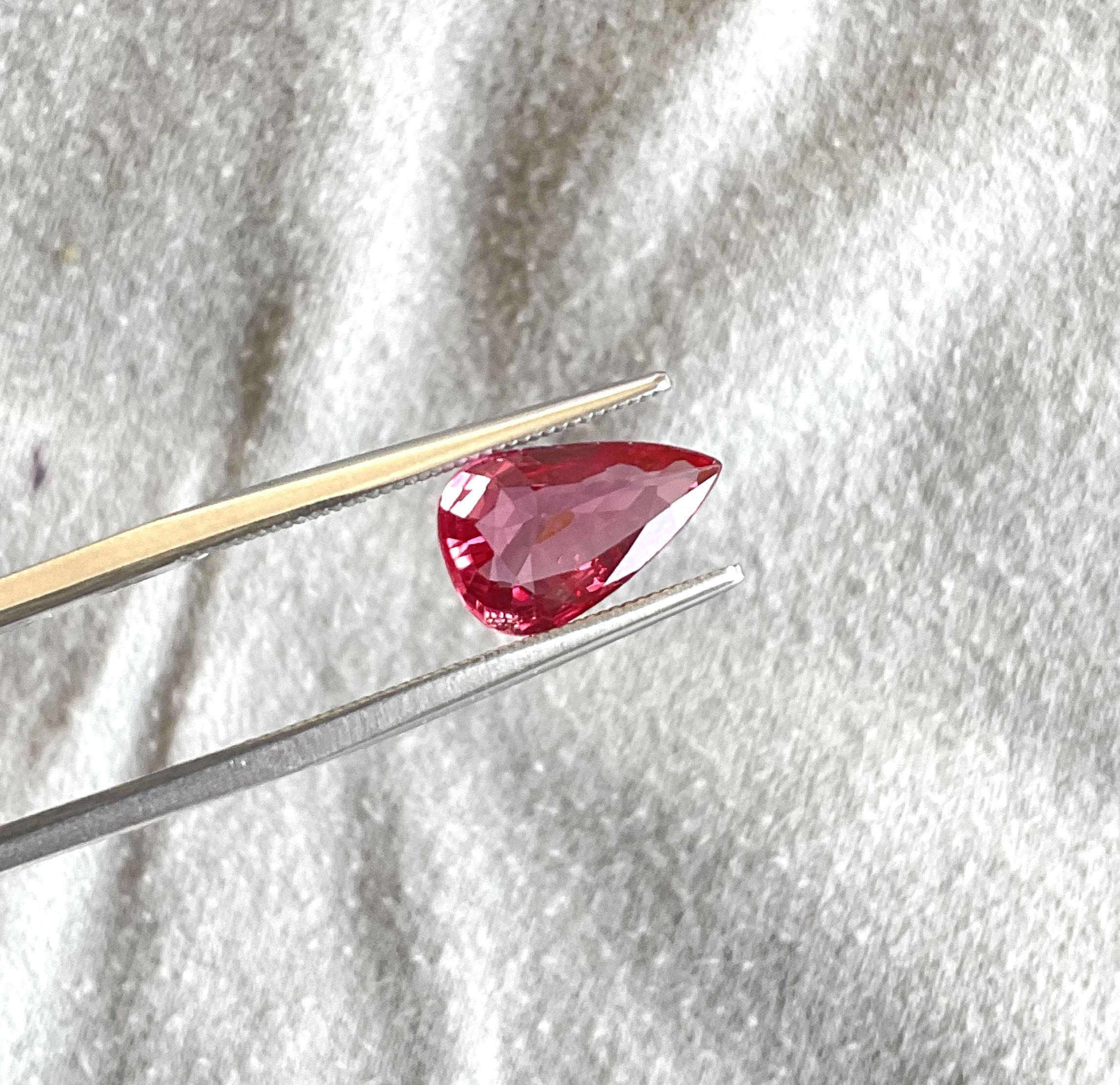 2,00 Karat Orangish Red Ruby Mosambik No-heat Pear Cut Stone Natürlicher Edelstein (Tropfenschliff) im Angebot