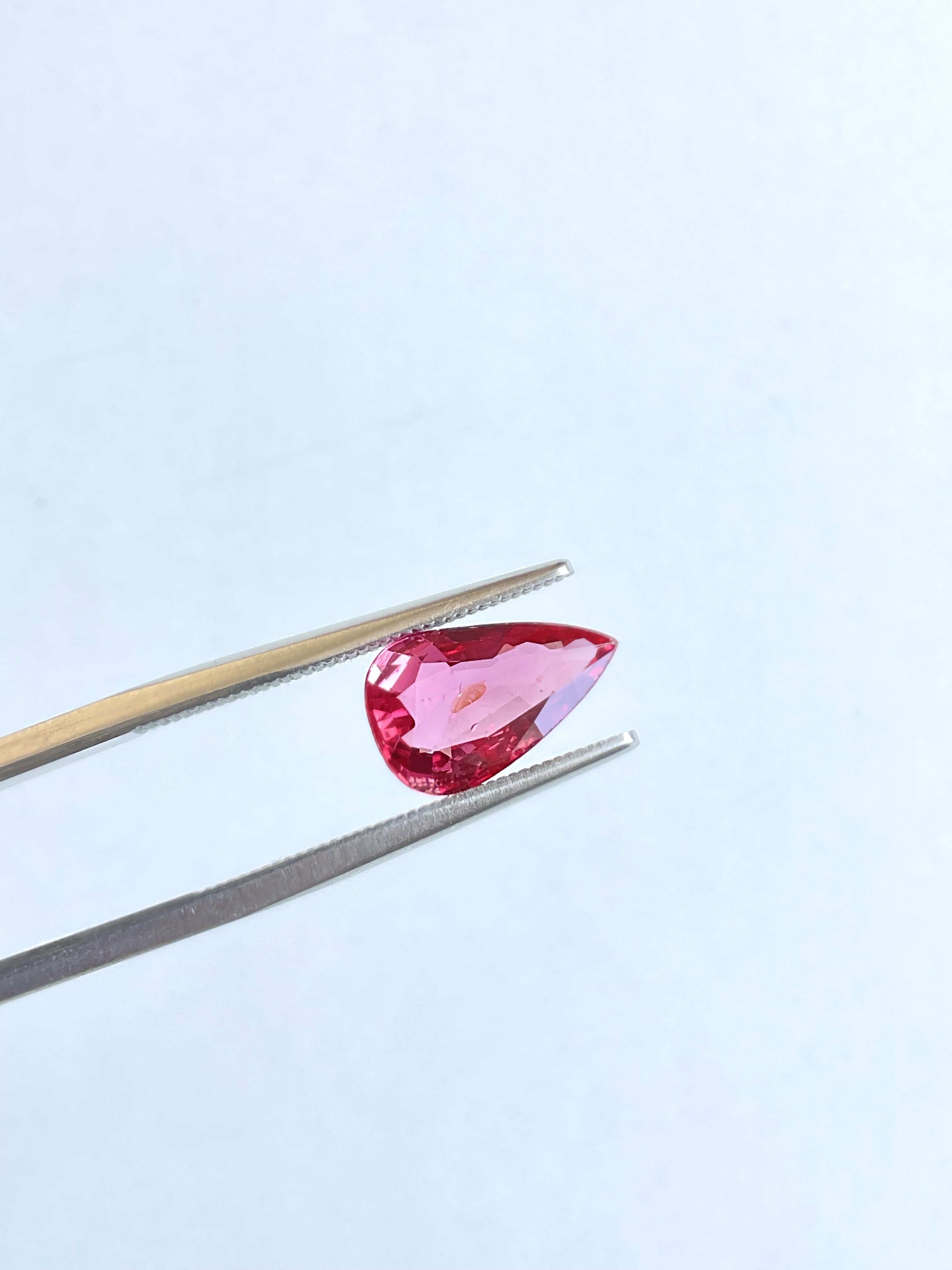 2,00 Karat Orangish Red Ruby Mosambik No-heat Pear Cut Stone Natürlicher Edelstein im Zustand „Neu“ im Angebot in Jaipur, RJ
