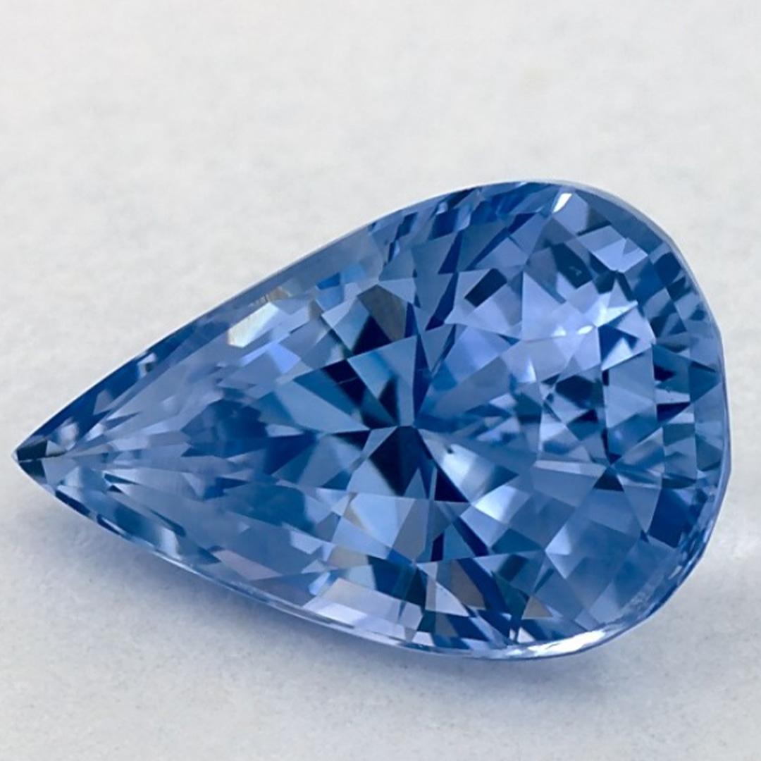 Este zafiro azul natural ofrece elegancia y sofisticación. Con su rica saturación de color y su corte preciso, es la pieza central perfecta para un anillo de compromiso o un diseño de joyería de lujo.

Este zafiro procede de Sri Lanka (Ceilán),
