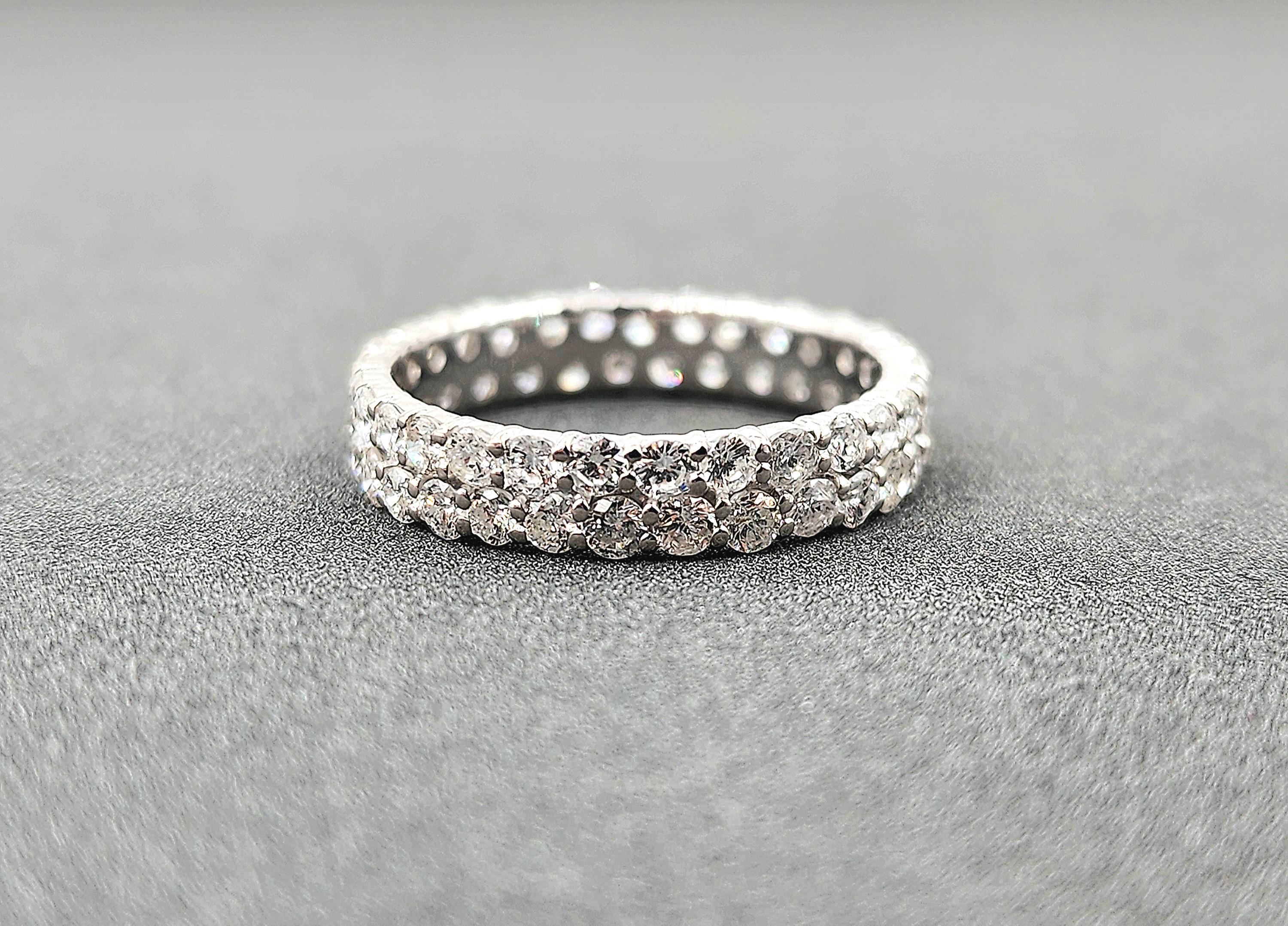 Bague d'éternité à deux rangs de diamants de 2,00 ct Excellent état - En vente à Chicago, IL