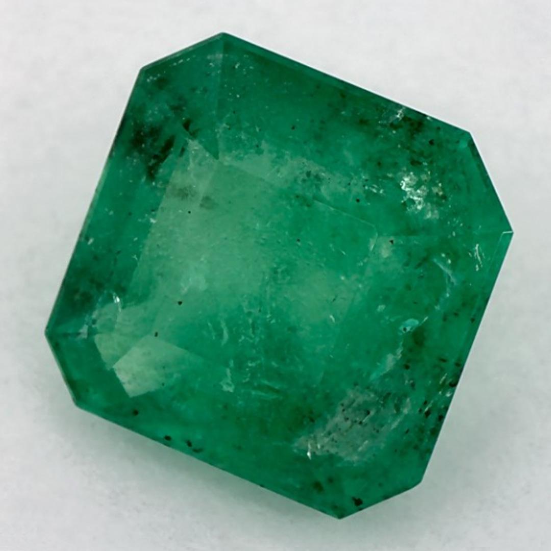 Con un vibrante tono verde, la piedra de nacimiento de mayo es un símbolo del renovado crecimiento primaveral. 

Explora la vibrante colección de esmeraldas, rubíes y zafiros de nuestra tienda, disponibles como gemas sueltas y combinadas con nuestra