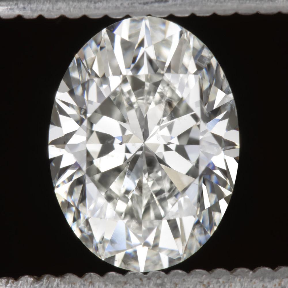 En vente :  2.01 Ct GIA Certified Oval Brilliant Cut Diamond with tapered baguette 3