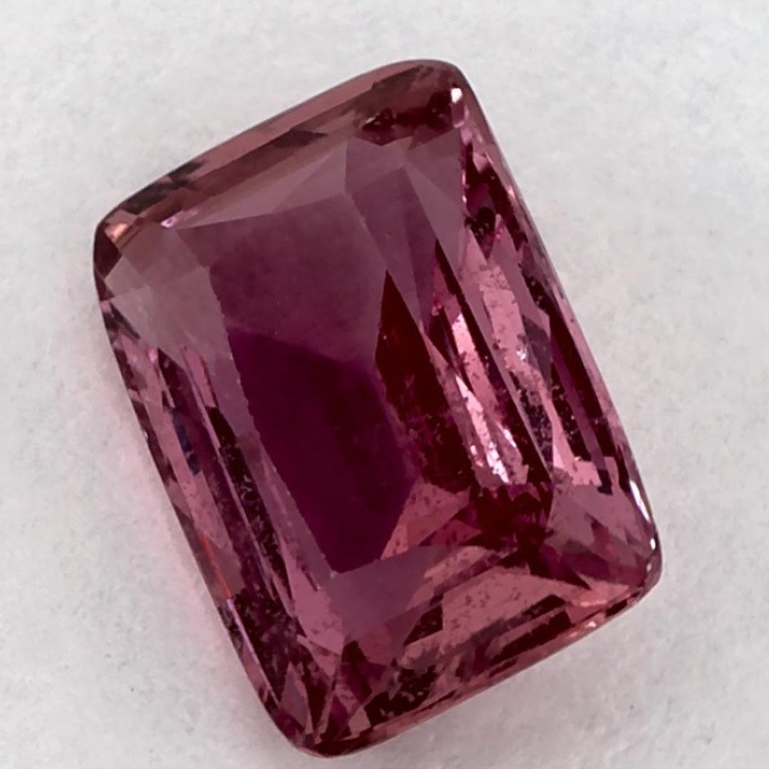 Donna 2.00 carati di zaffiro rosa ottagonale sfuso in vendita