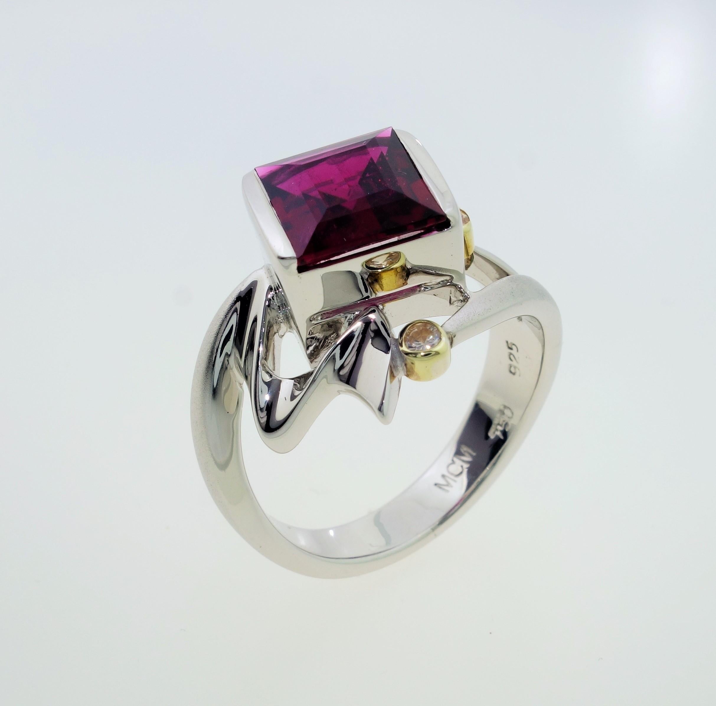 2.00 Rubelite Tourmaline and Diamond S/S Gold Cocktail Ring Fine Estate Jewelry In New Condition In Montreal, QC