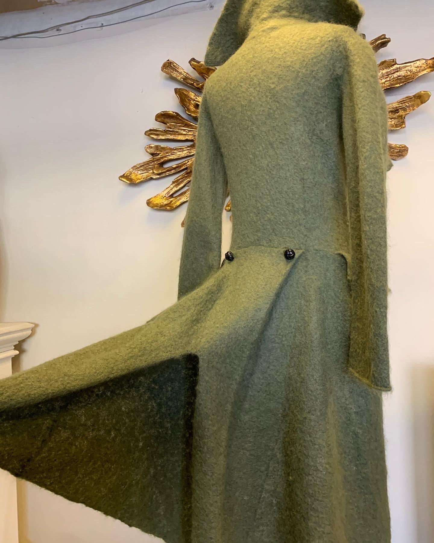 Alexander McQueen - Manteau en mohair Moss coup pour enfant, style militaire, 2006 1