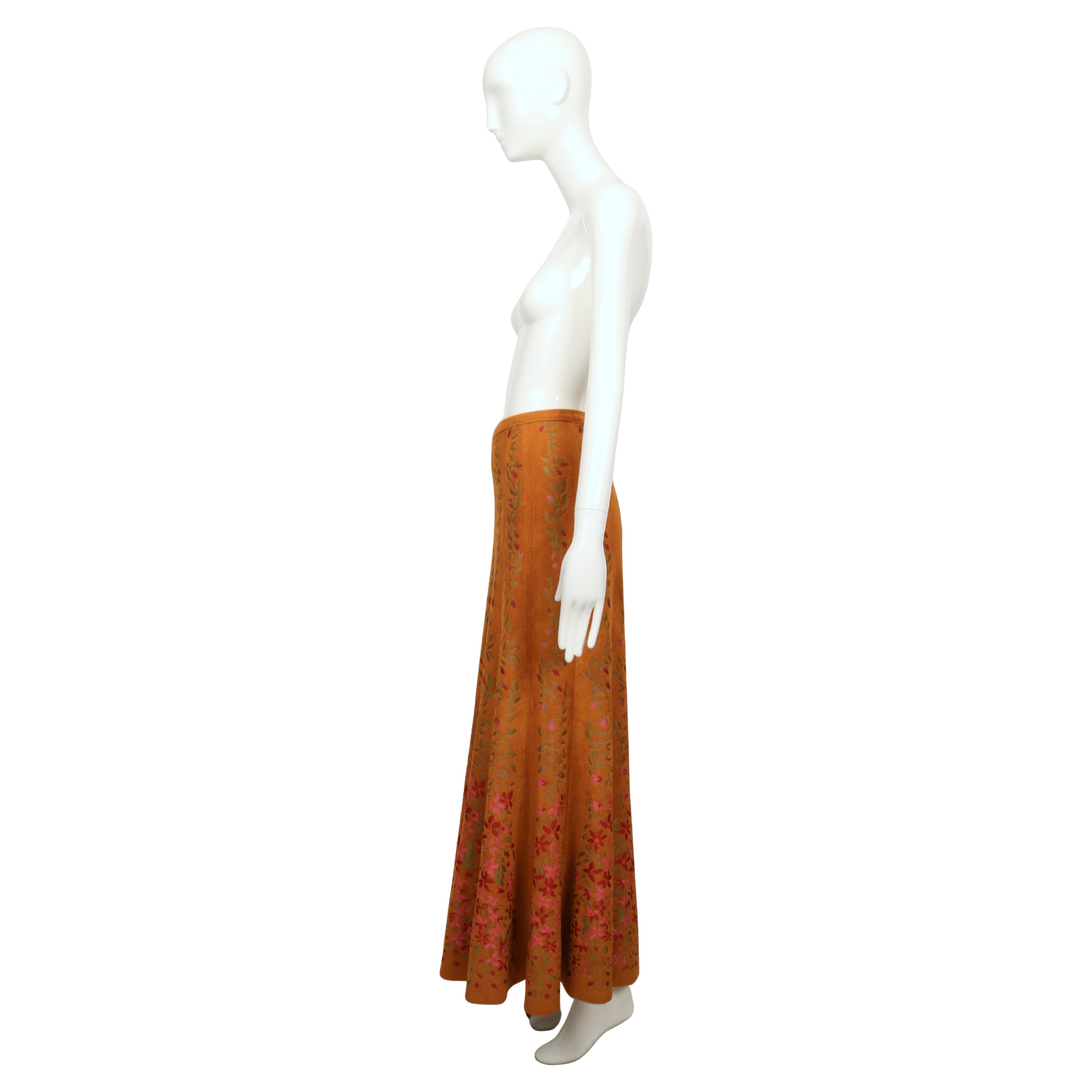 2000 AZZEDINE ALAIA maxi falda de punto de intarsia floral negra RUNWAY en venta 4