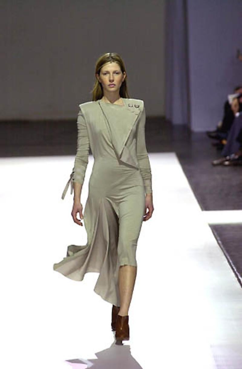2000 BALENCIAGA LE DIX by Nicolas Ghesquiere robe noire RUNWAY en vente 6