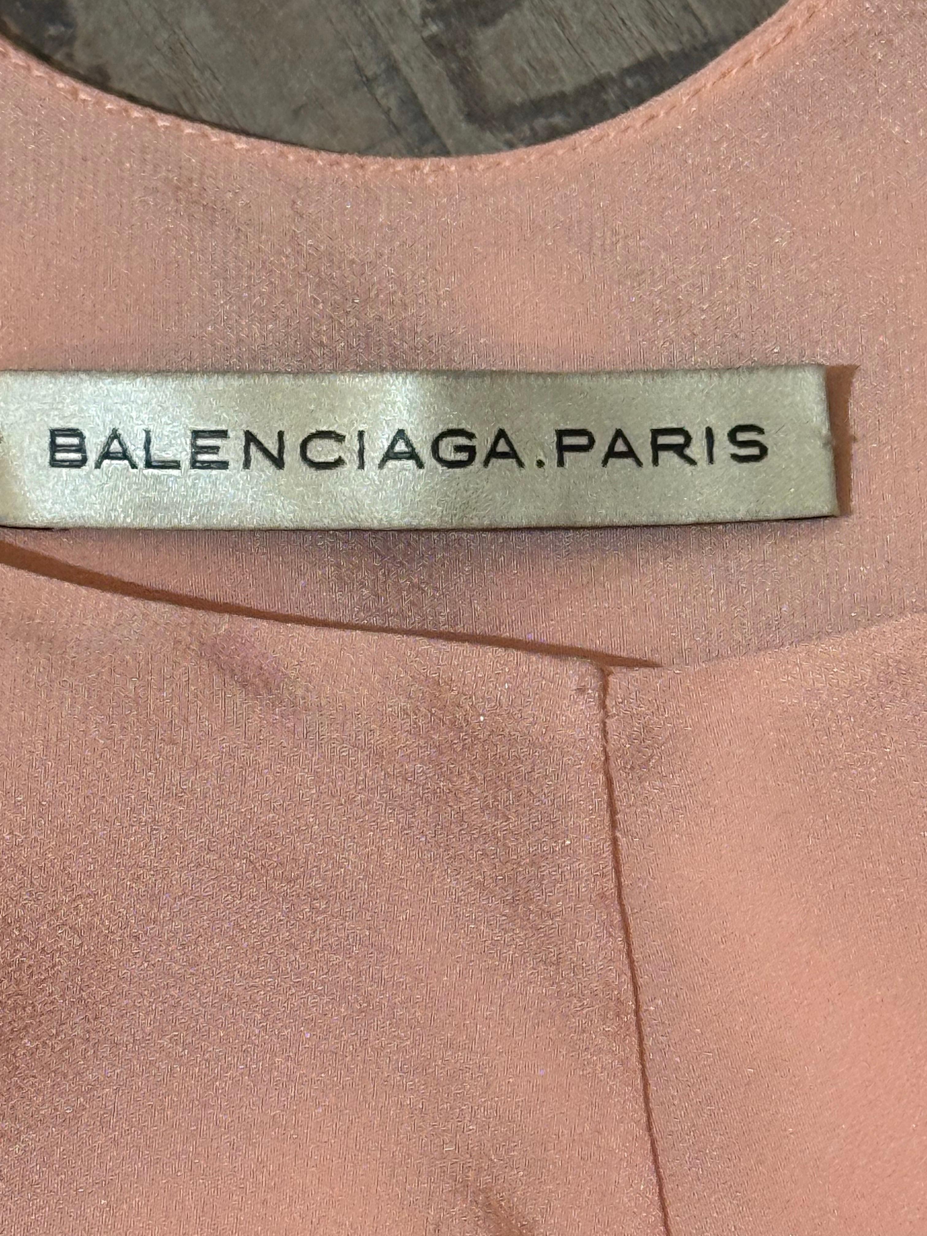 2000 Balenciaga Camisola de seda melocotón con espalda cruzada y detalles drapeados laterales en venta 6