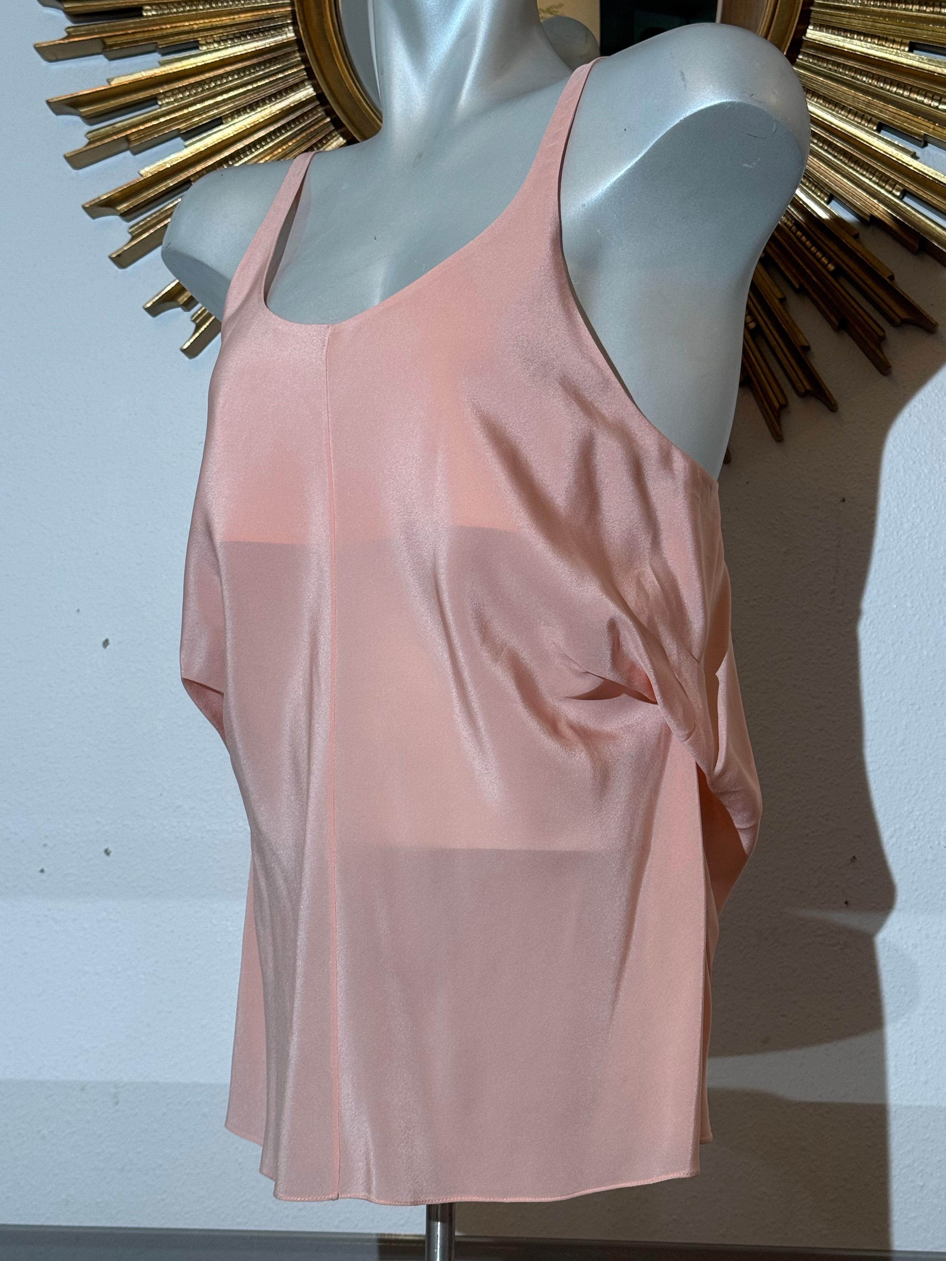 2000 Balenciaga Camisola de seda melocotón con espalda cruzada y detalles drapeados laterales.  UE talla 40. 