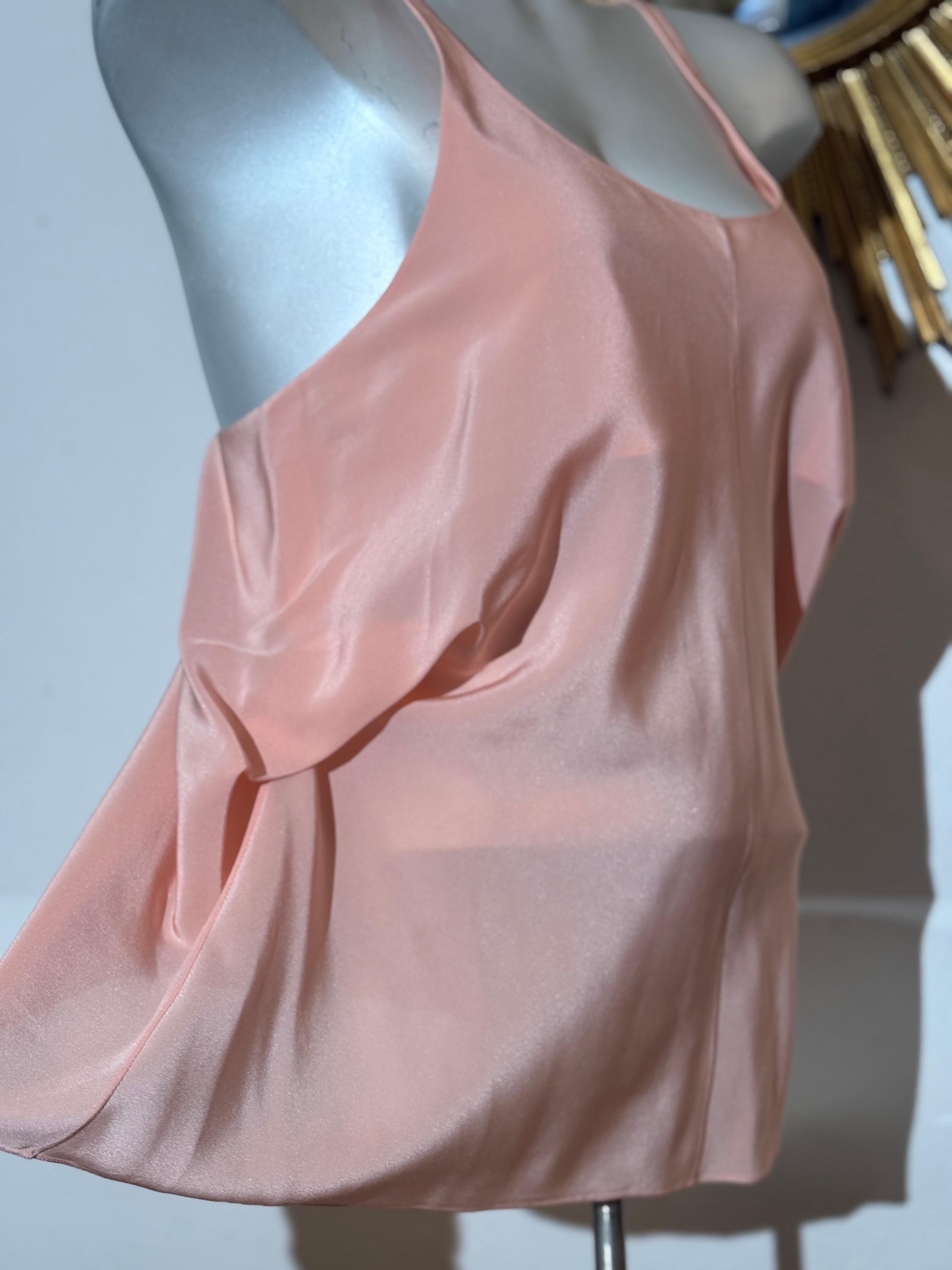 2000 Balenciaga Camisola de seda melocotón con espalda cruzada y detalles drapeados laterales en venta 1