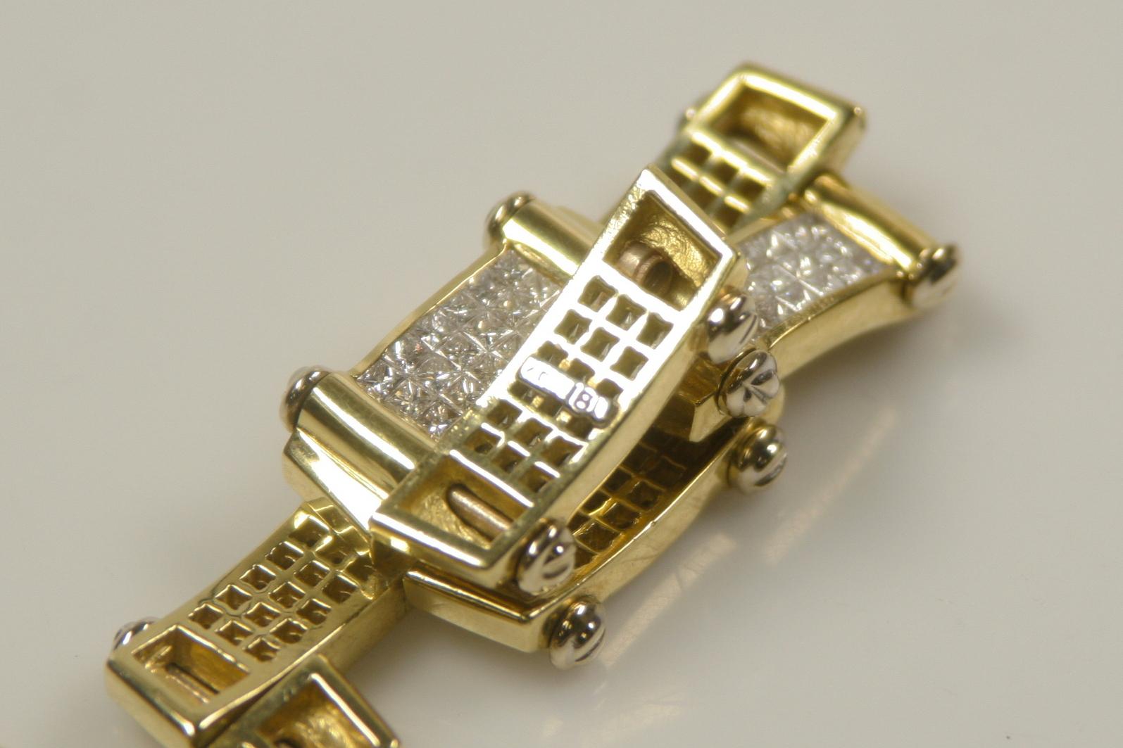 Women's or Men's 20.00 Carat 18 Karat Yellow Gold Diamond Handmade Link Bracelet For Sale